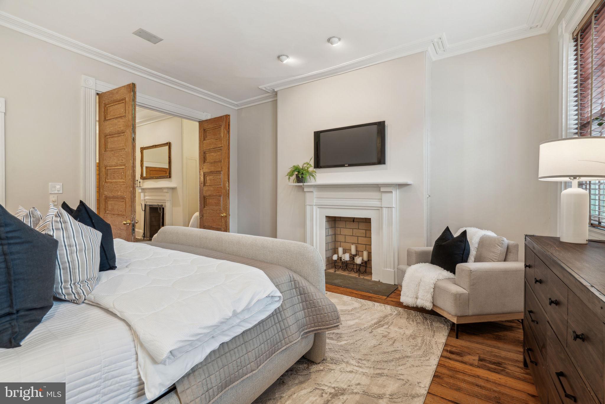 QUEEN VILLAGE - Residential