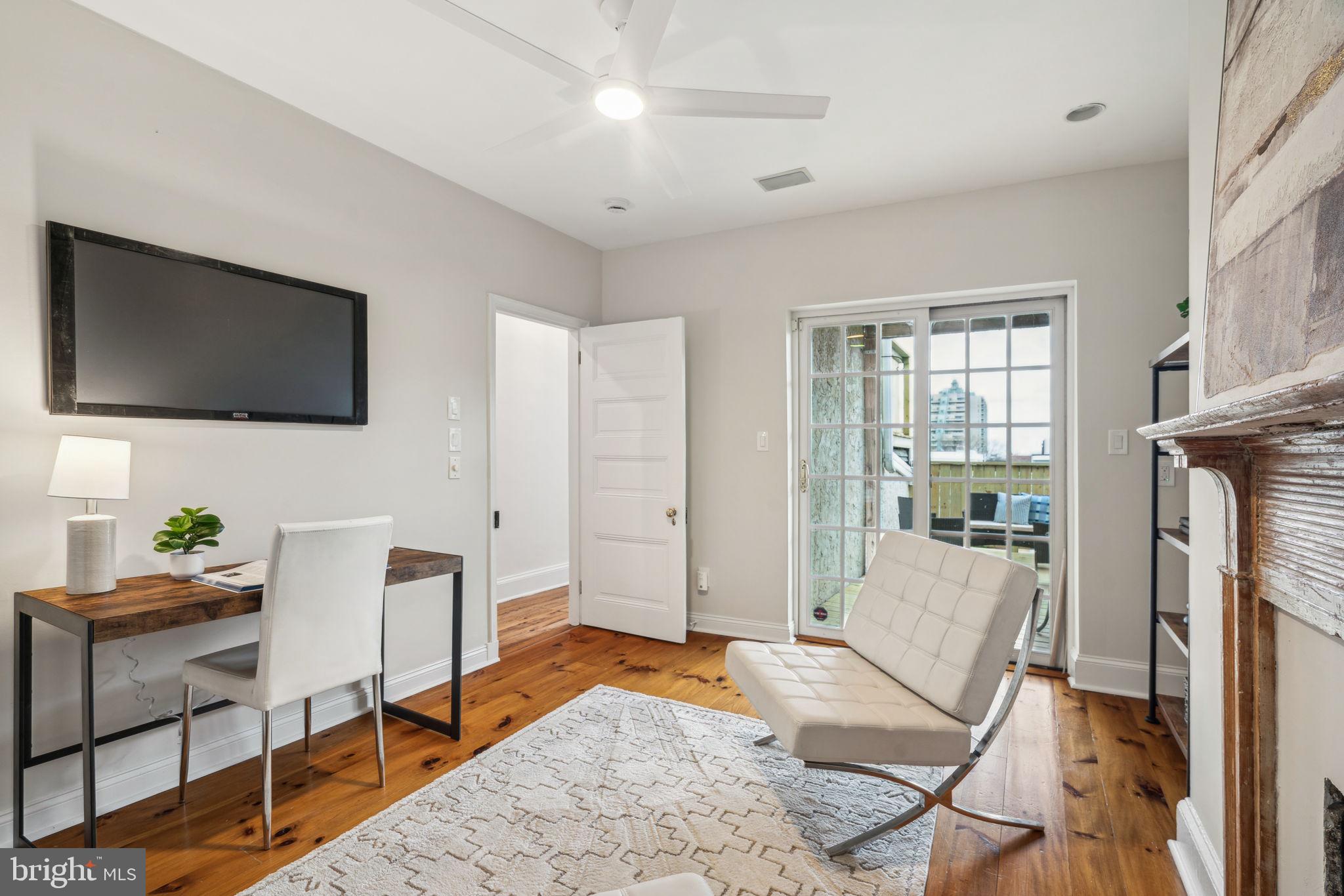 QUEEN VILLAGE - Residential