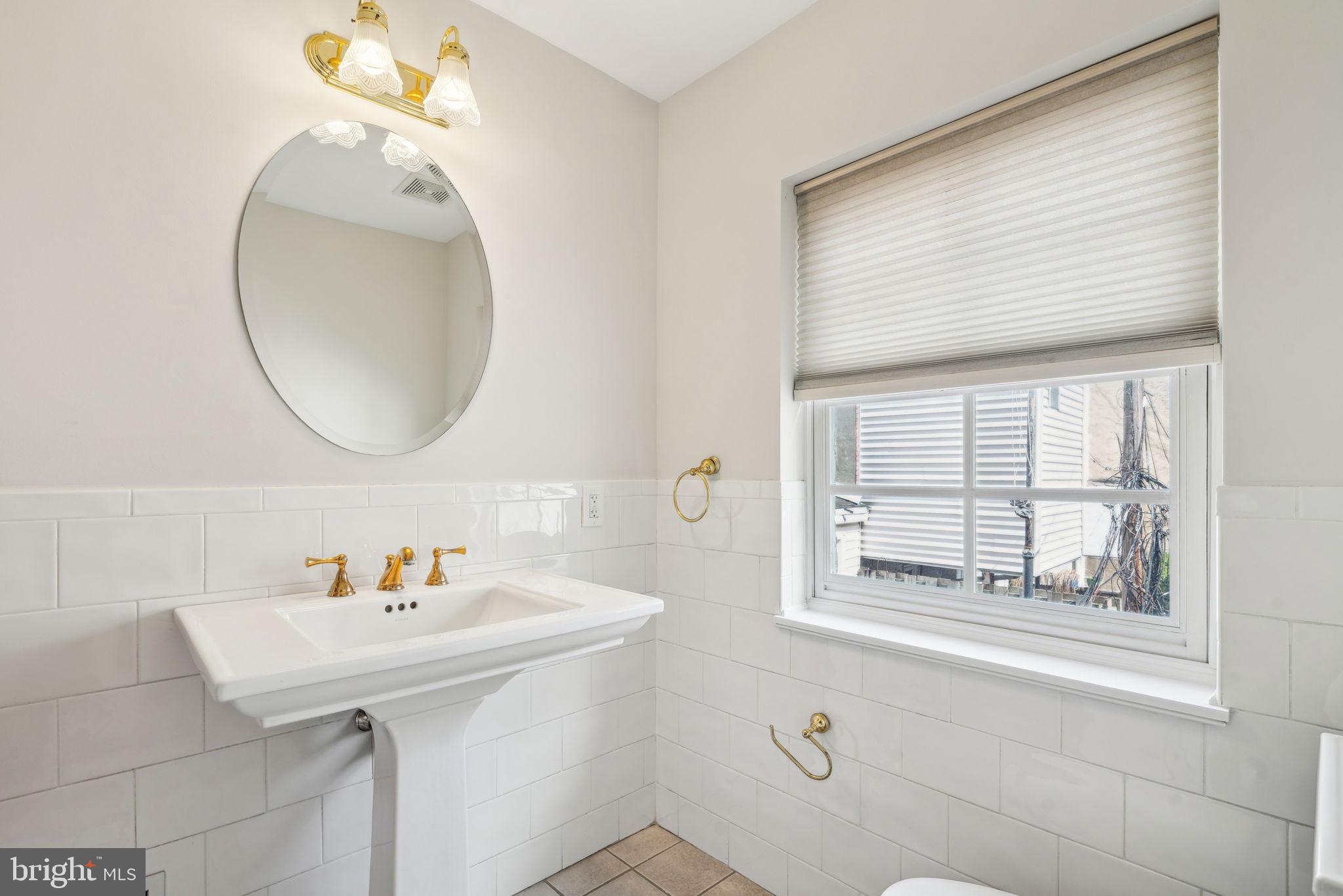 QUEEN VILLAGE - Residential