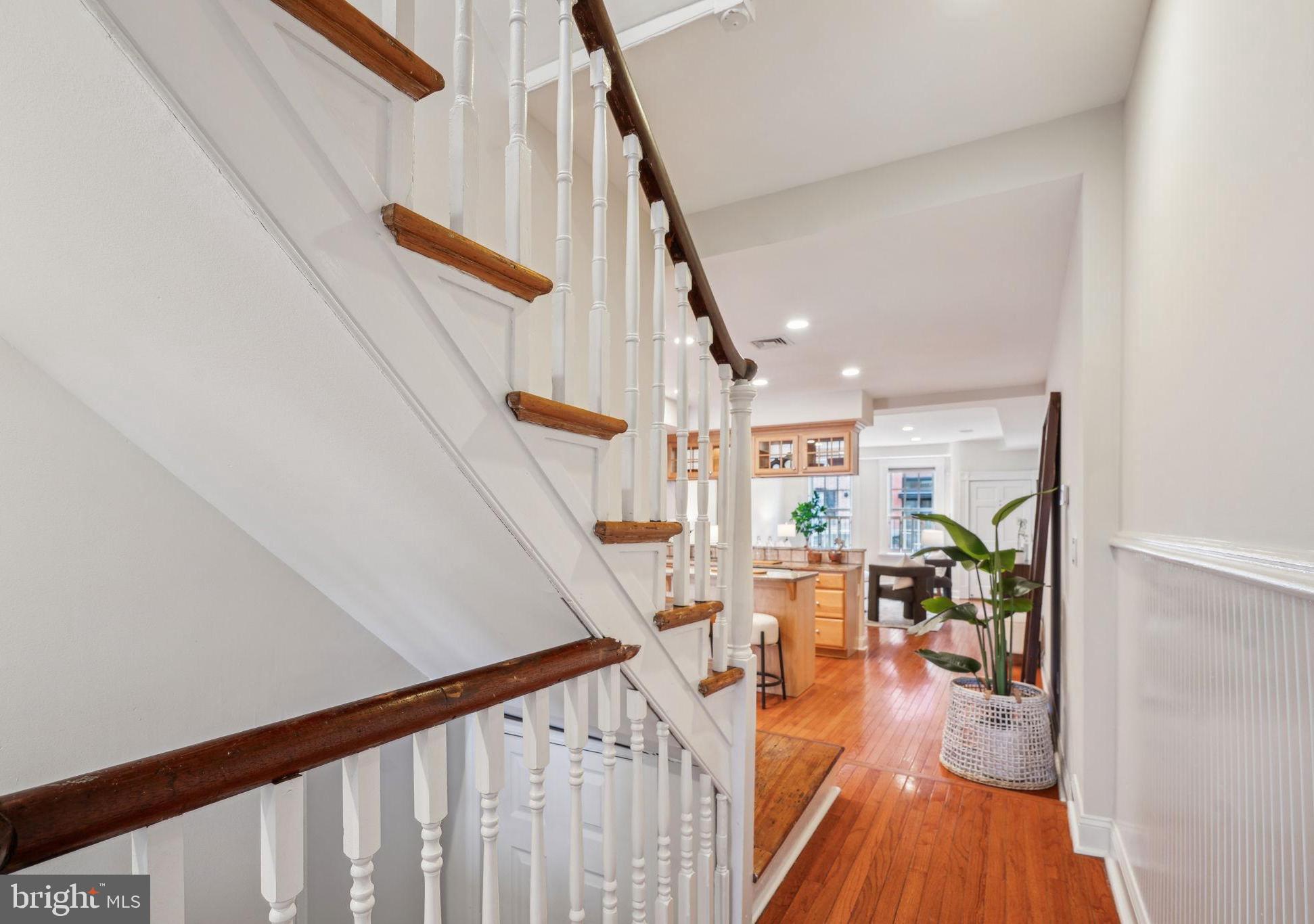 QUEEN VILLAGE - Residential