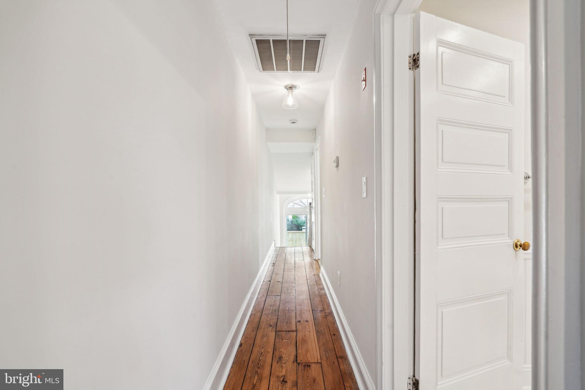 QUEEN VILLAGE - Residential