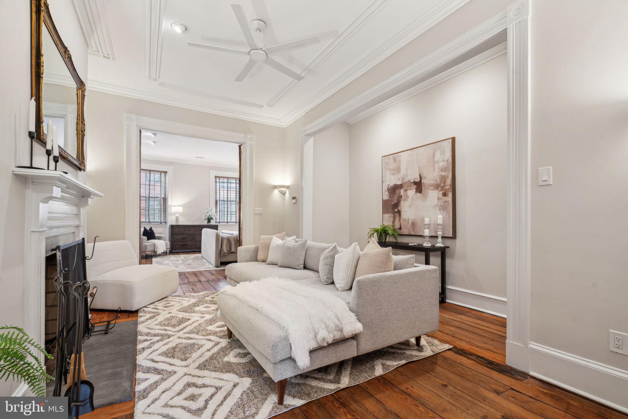 QUEEN VILLAGE - Residential