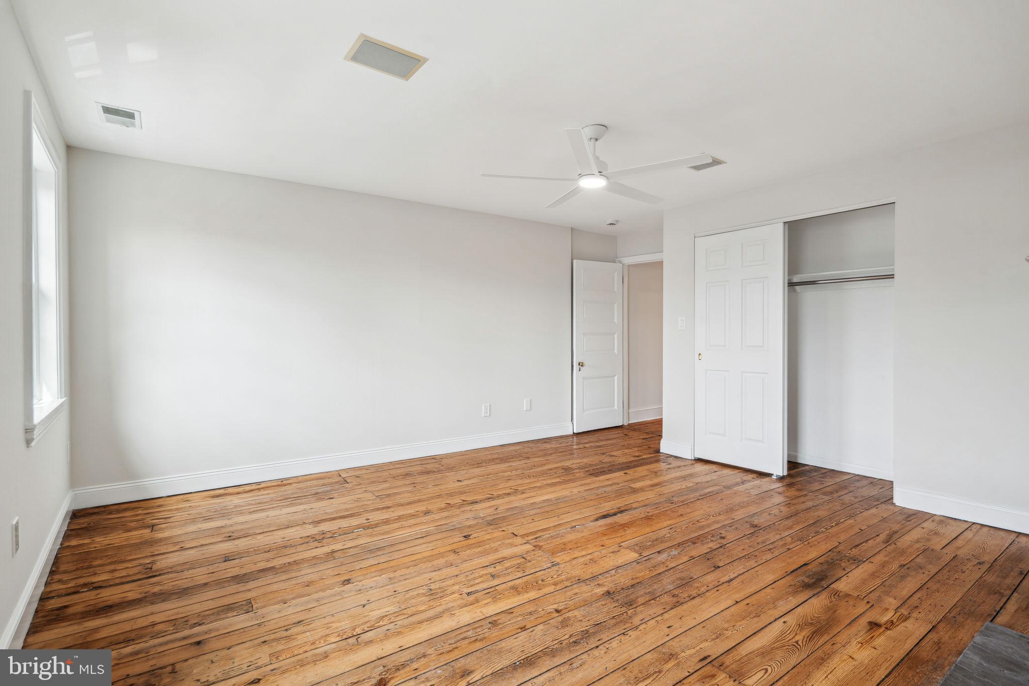 QUEEN VILLAGE - Residential