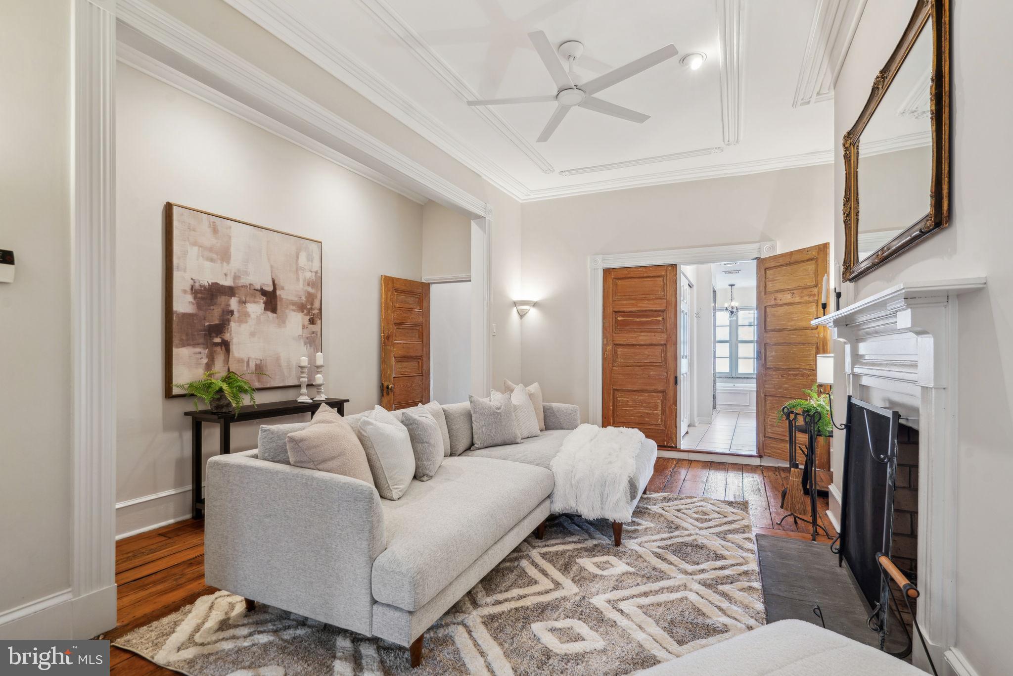 QUEEN VILLAGE - Residential