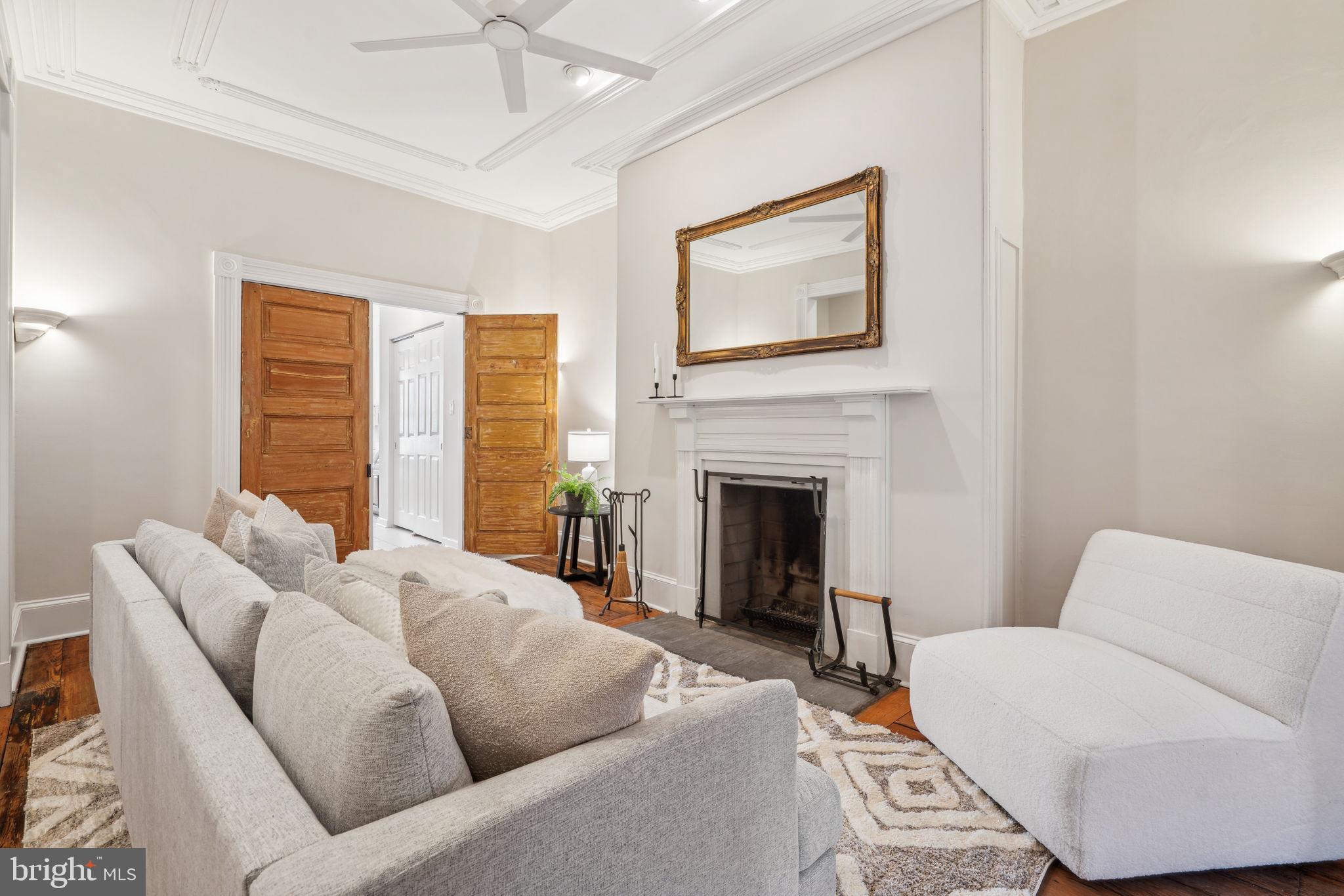 QUEEN VILLAGE - Residential