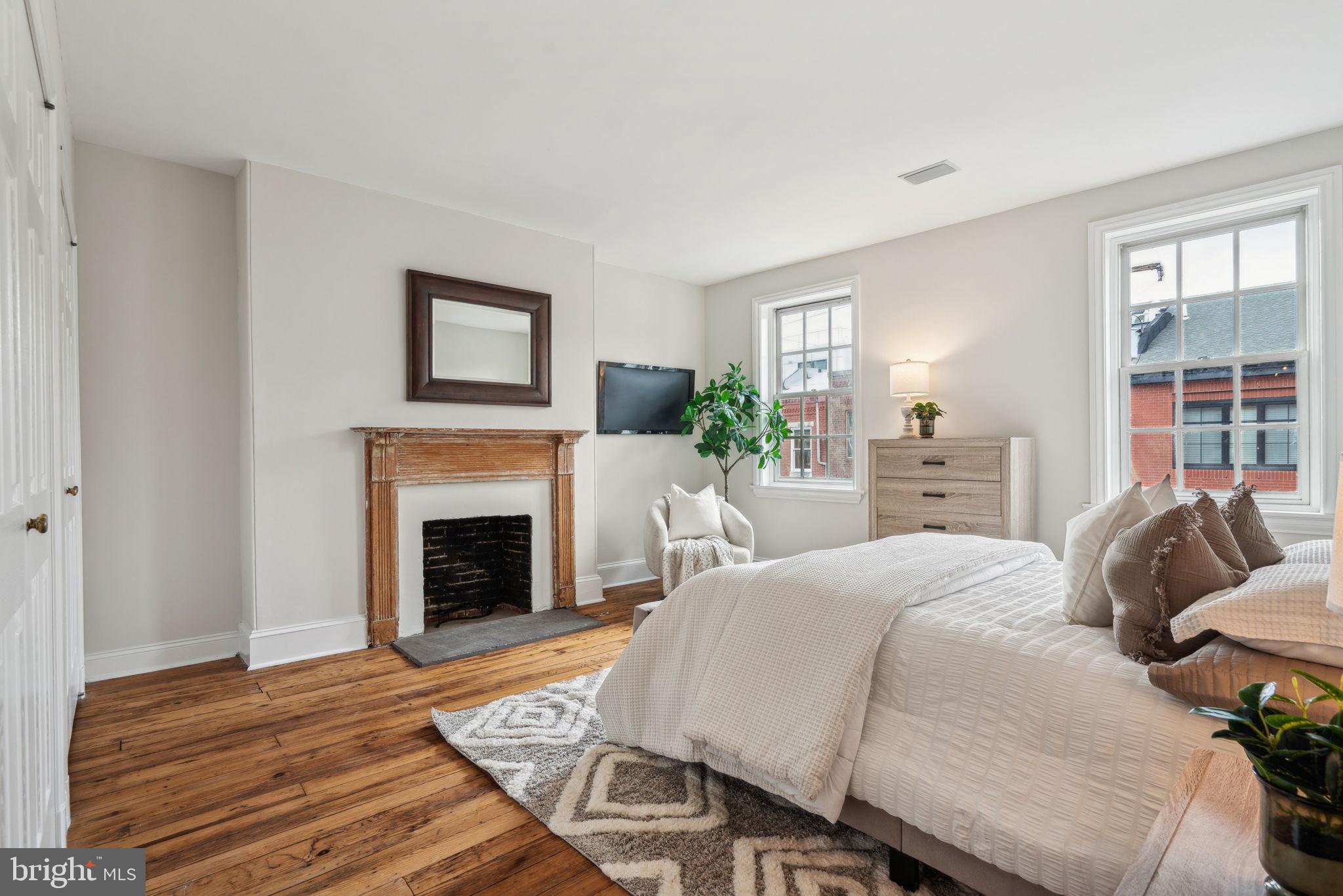 QUEEN VILLAGE - Residential