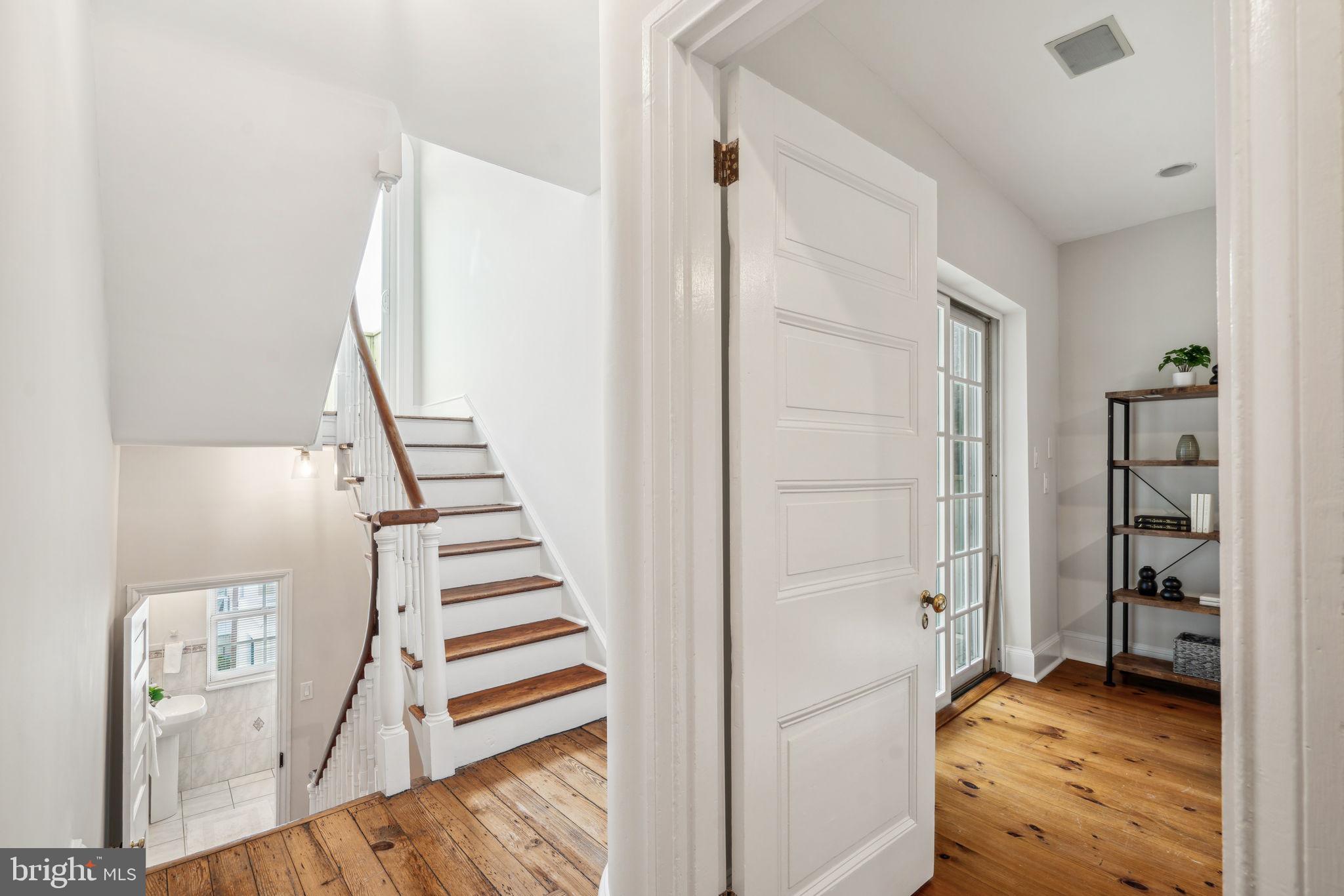 QUEEN VILLAGE - Residential