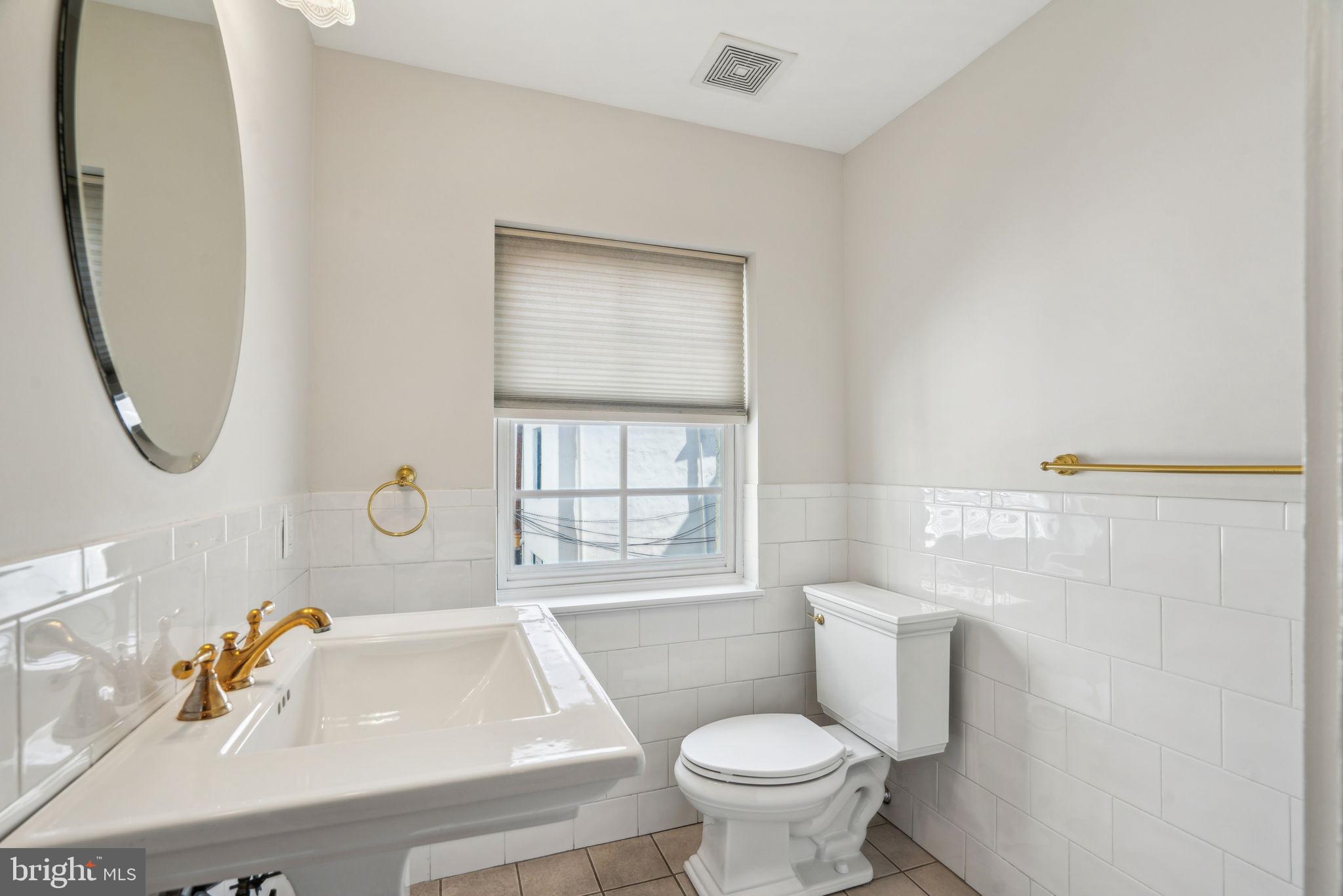 QUEEN VILLAGE - Residential