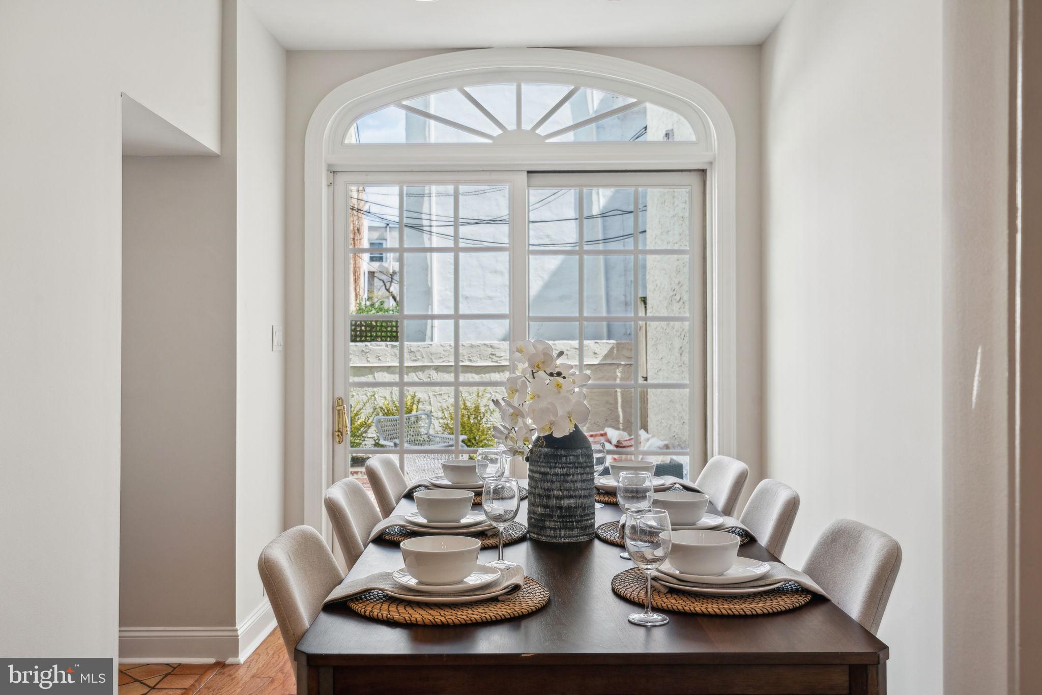 QUEEN VILLAGE - Residential