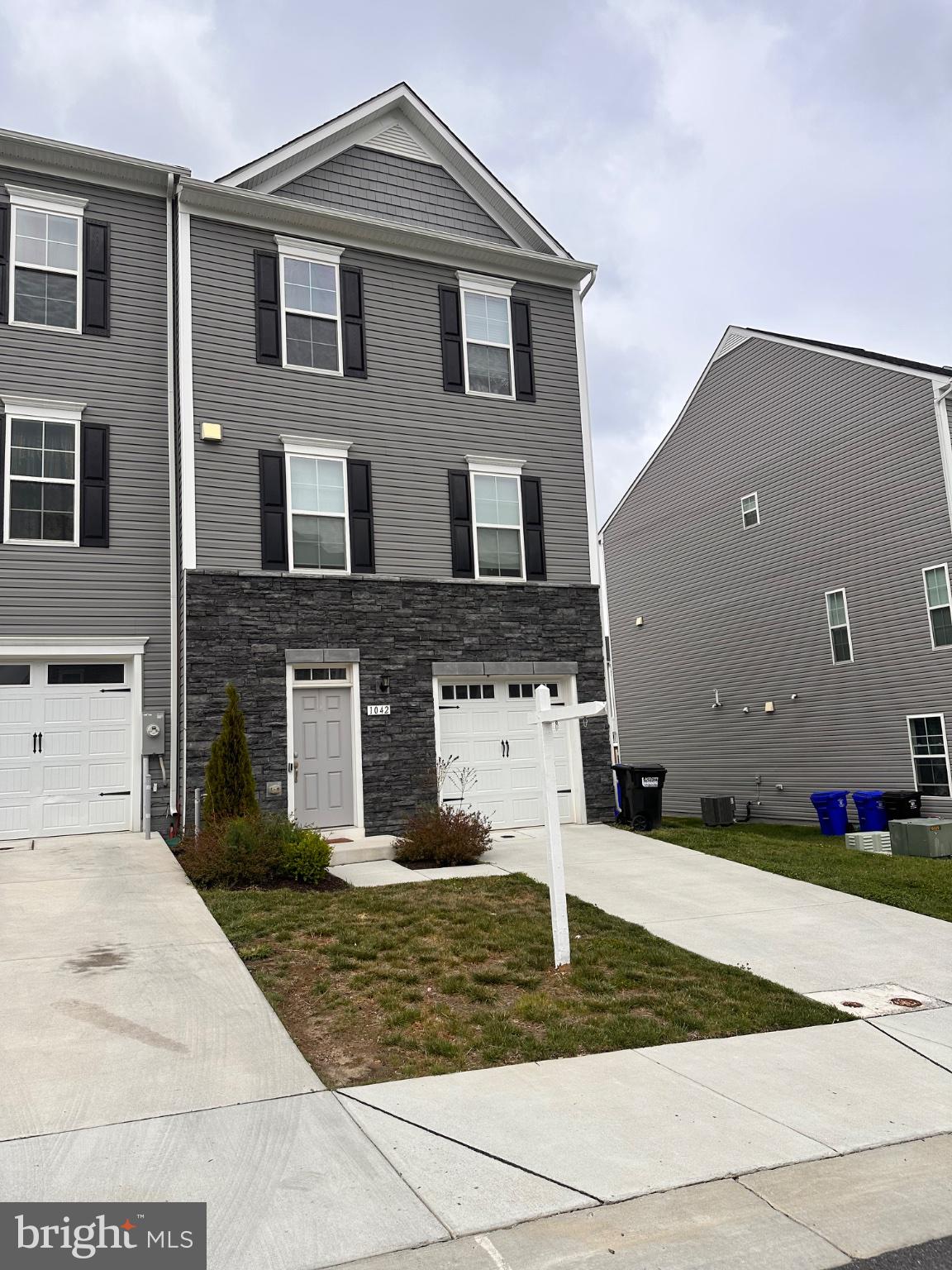 1042 HIGH POINT TRL