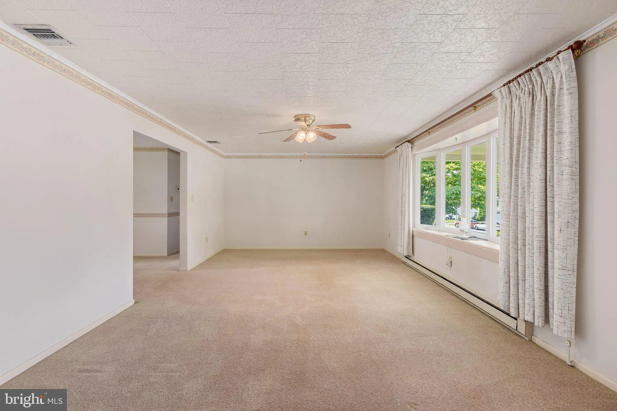 Easton, Pennsylvania 18045, United States, 3 Bedrooms Bedrooms, ,4 BathroomsBathrooms,Residential,Pending,158672