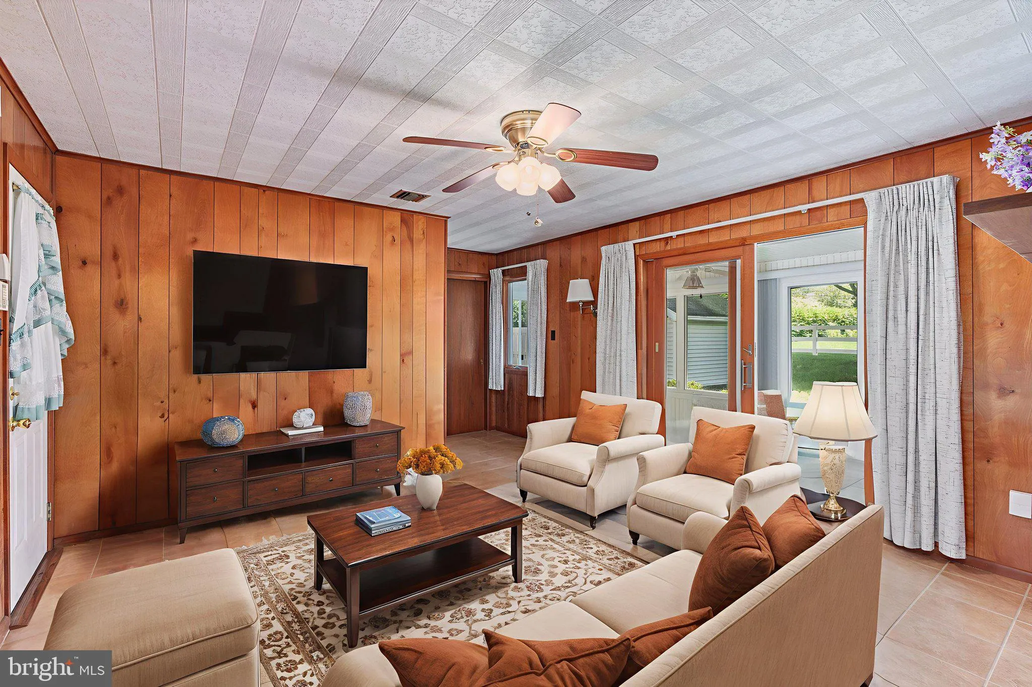 Easton, Pennsylvania 18045, United States, 3 Bedrooms Bedrooms, ,4 BathroomsBathrooms,Residential,Pending,158672