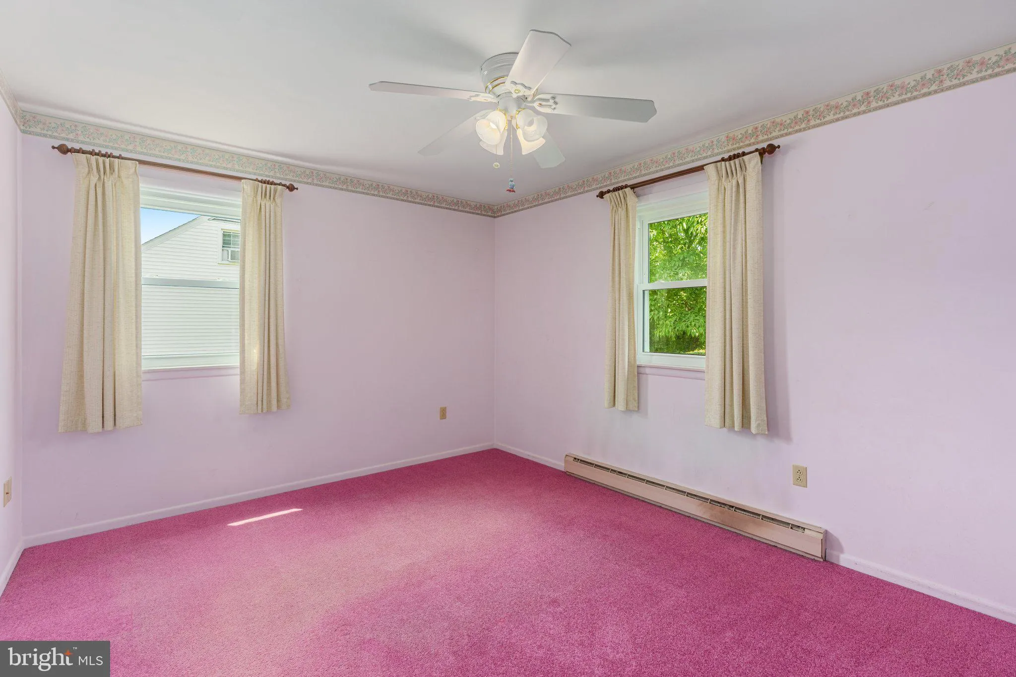 Easton, Pennsylvania 18045, United States, 3 Bedrooms Bedrooms, ,4 BathroomsBathrooms,Residential,Pending,158672