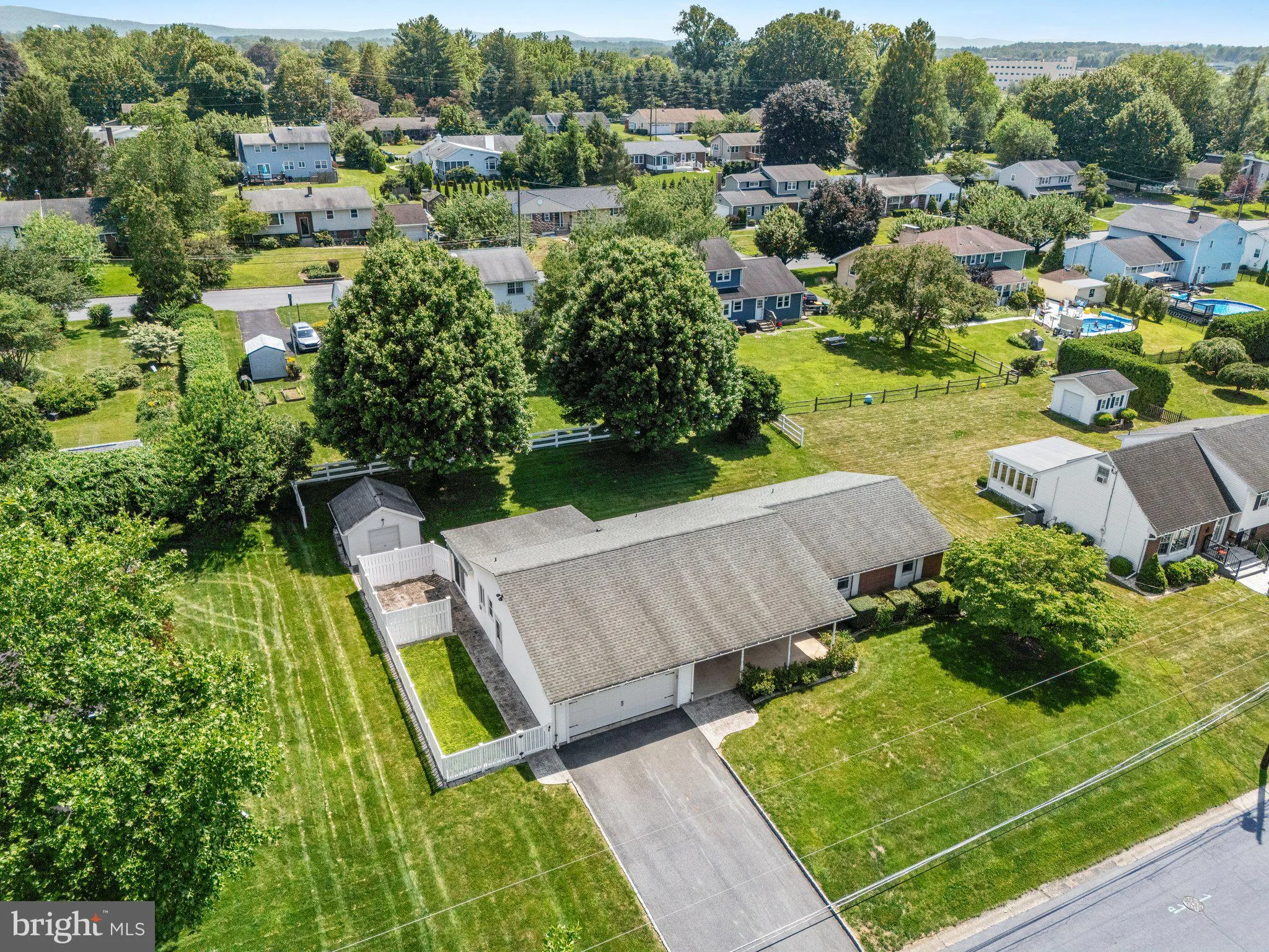 Easton, Pennsylvania 18045, United States, 3 Bedrooms Bedrooms, ,4 BathroomsBathrooms,Residential,Pending,158672