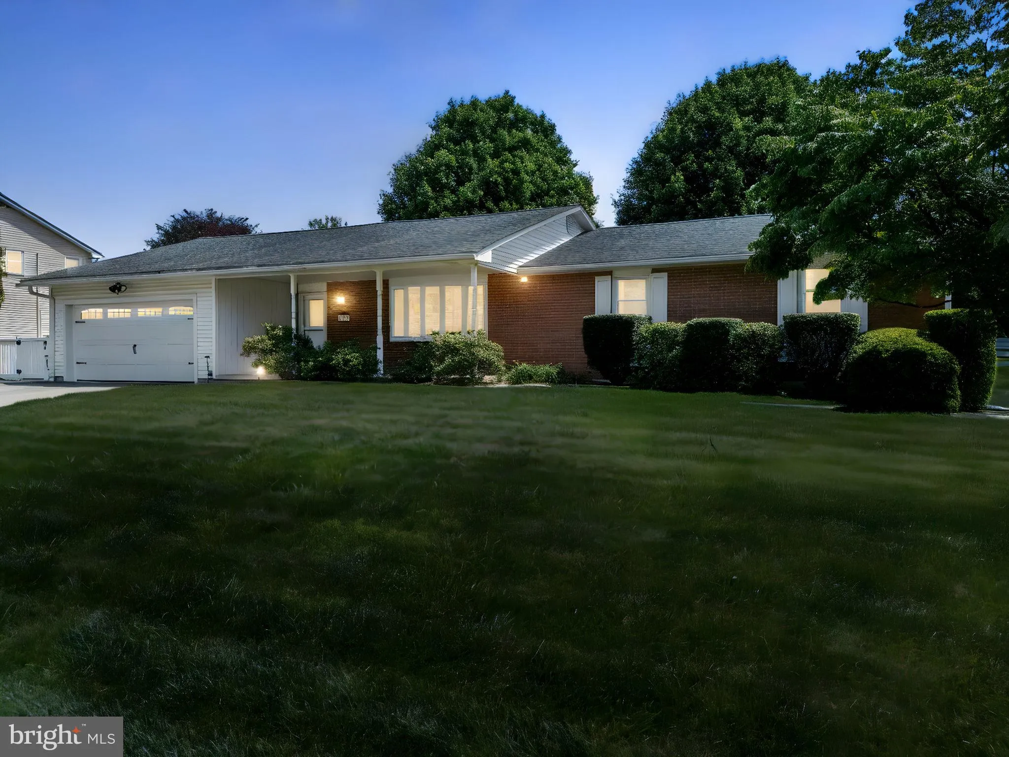 Easton, Pennsylvania 18045, United States, 3 Bedrooms Bedrooms, ,4 BathroomsBathrooms,Residential,Pending,158672