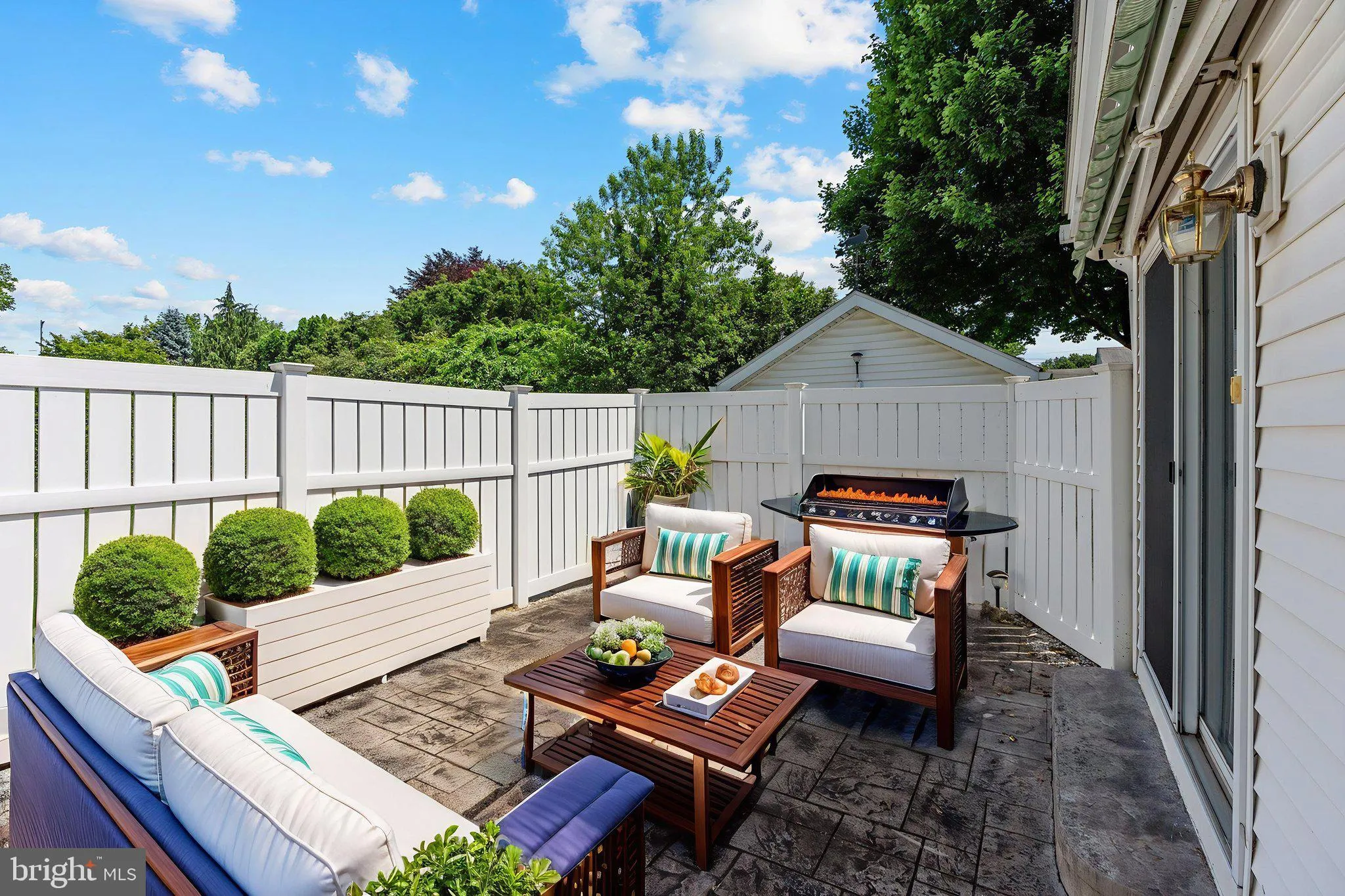 Easton, Pennsylvania 18045, United States, 3 Bedrooms Bedrooms, ,4 BathroomsBathrooms,Residential,Pending,158672