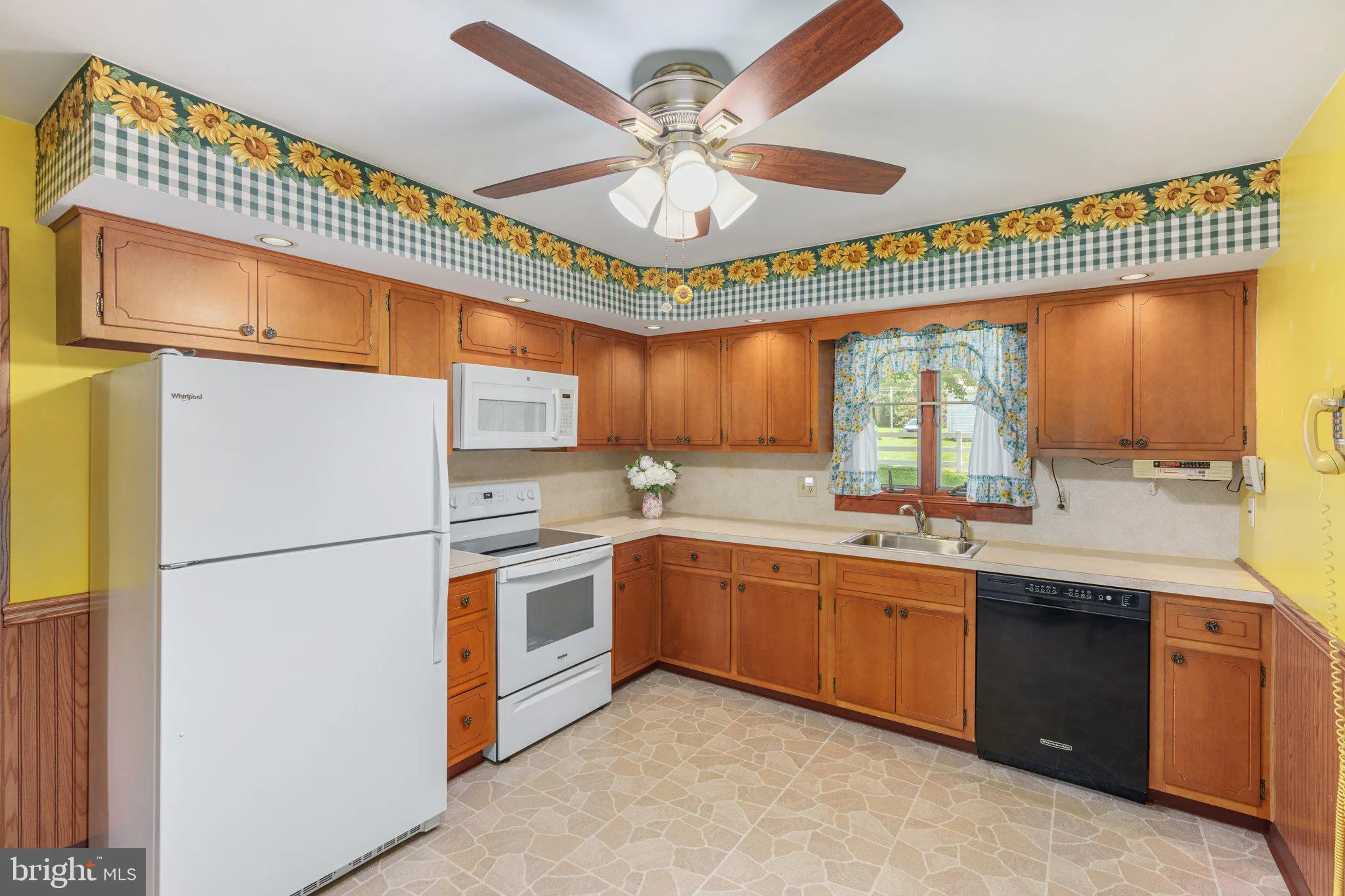 Easton, Pennsylvania 18045, United States, 3 Bedrooms Bedrooms, ,4 BathroomsBathrooms,Residential,Pending,158672