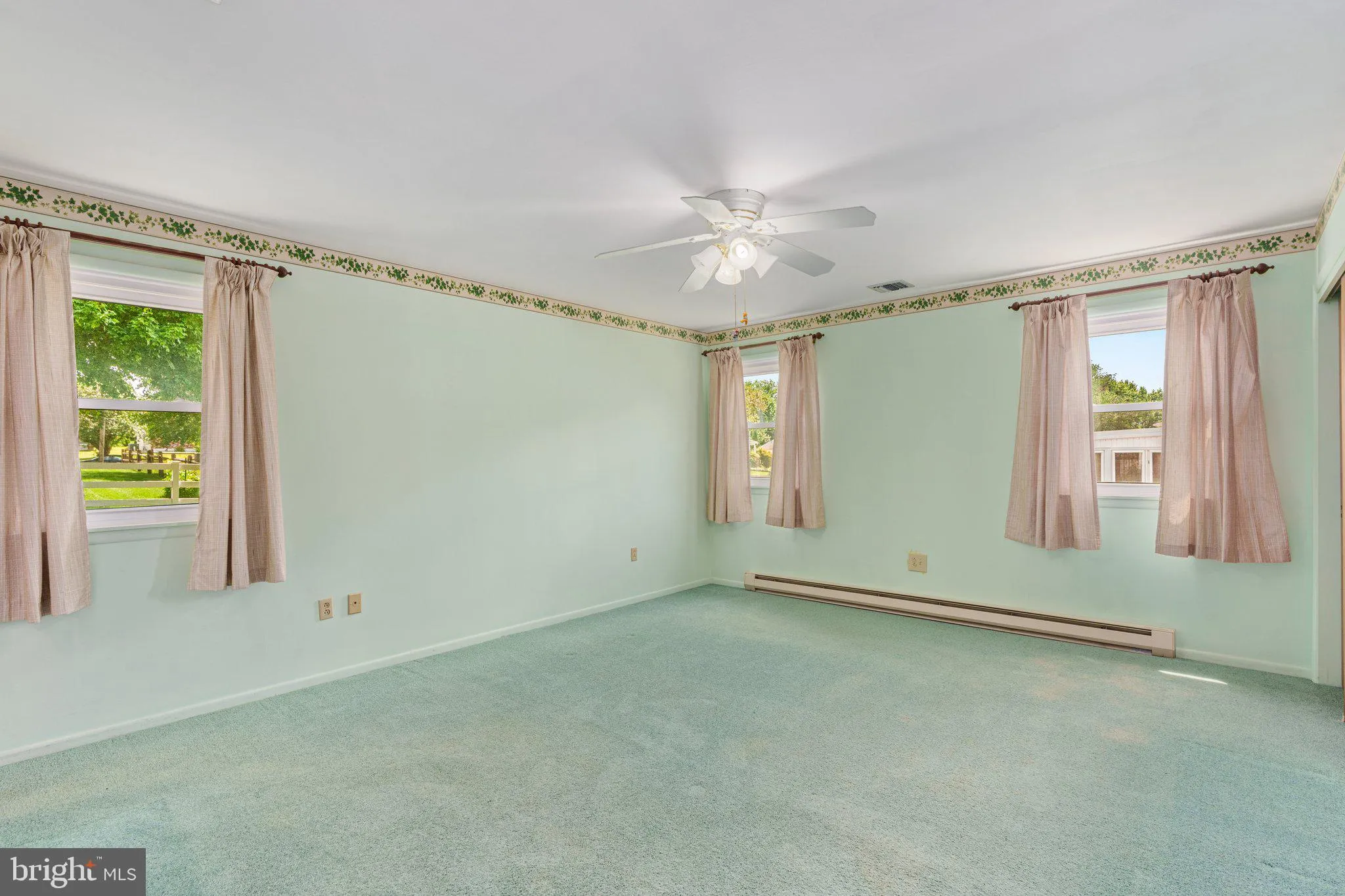 Easton, Pennsylvania 18045, United States, 3 Bedrooms Bedrooms, ,4 BathroomsBathrooms,Residential,Pending,158672