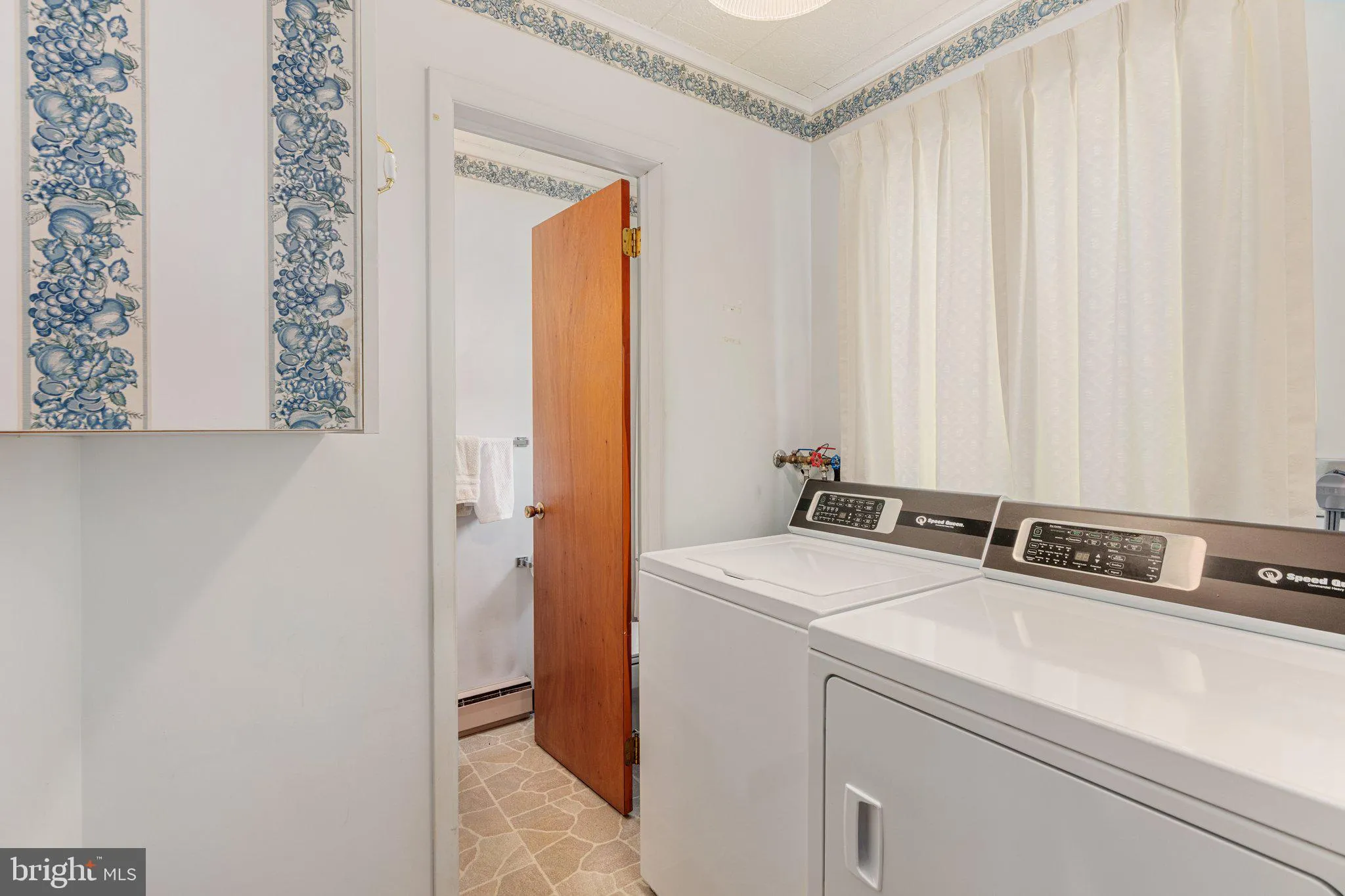 Easton, Pennsylvania 18045, United States, 3 Bedrooms Bedrooms, ,4 BathroomsBathrooms,Residential,Pending,158672