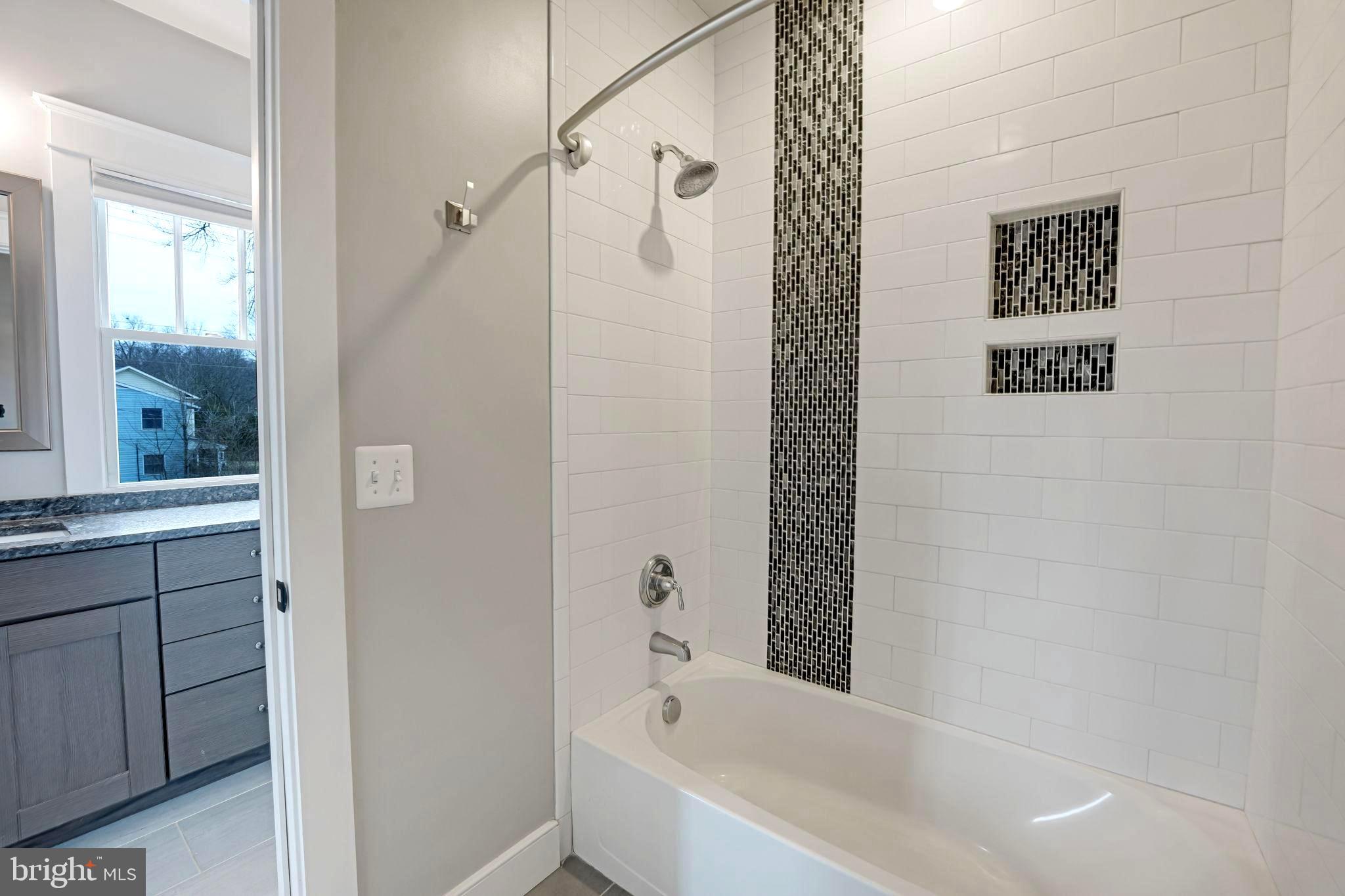 MURMURING PINES - Residential