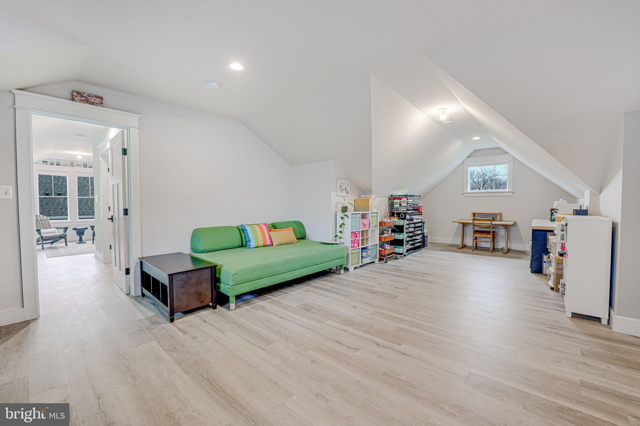 MURMURING PINES - Residential