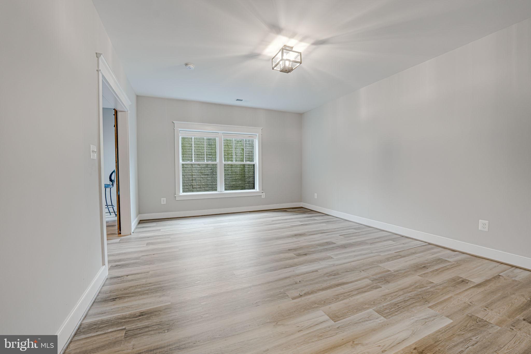 MURMURING PINES - Residential