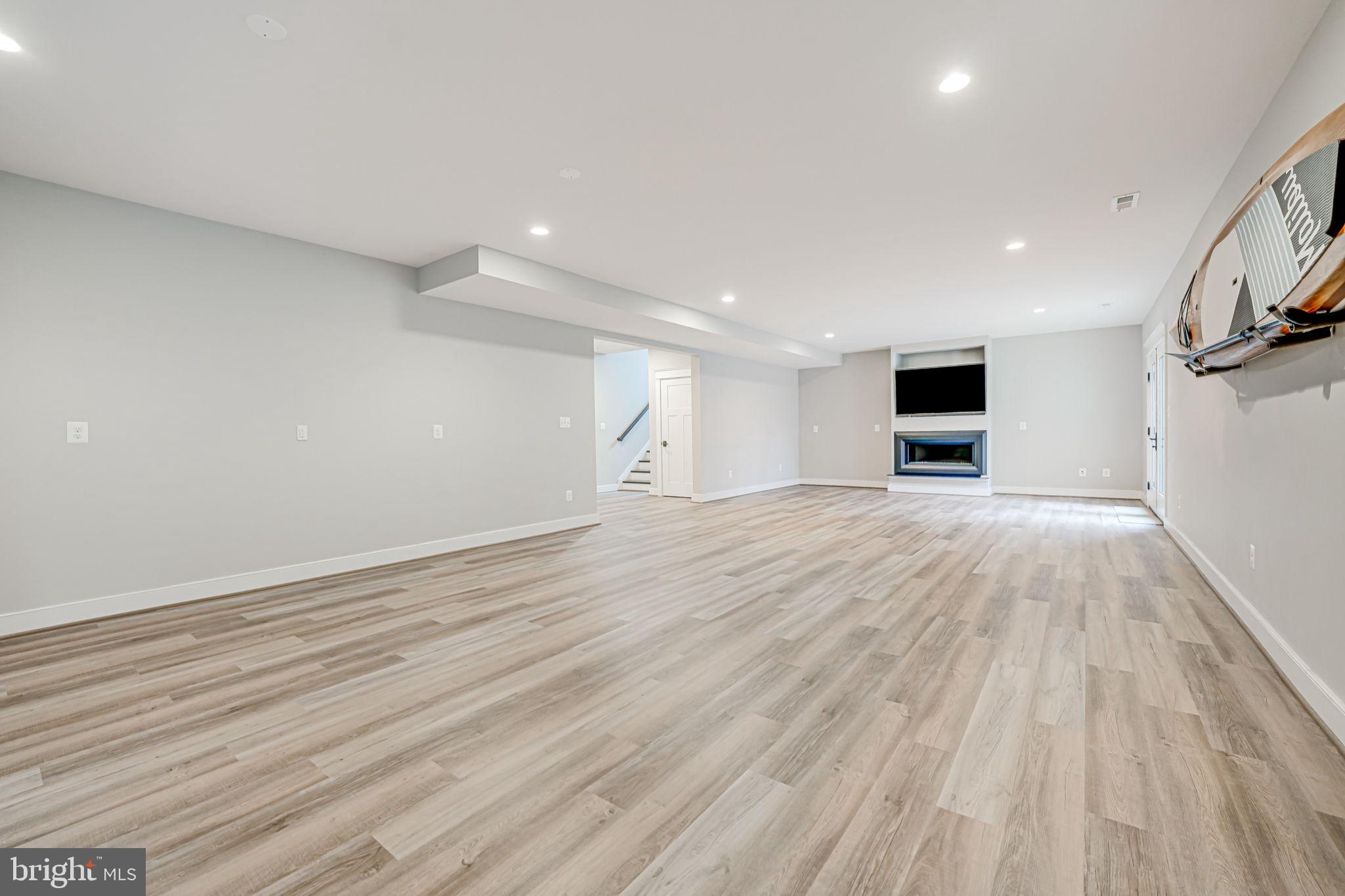 MURMURING PINES - Residential