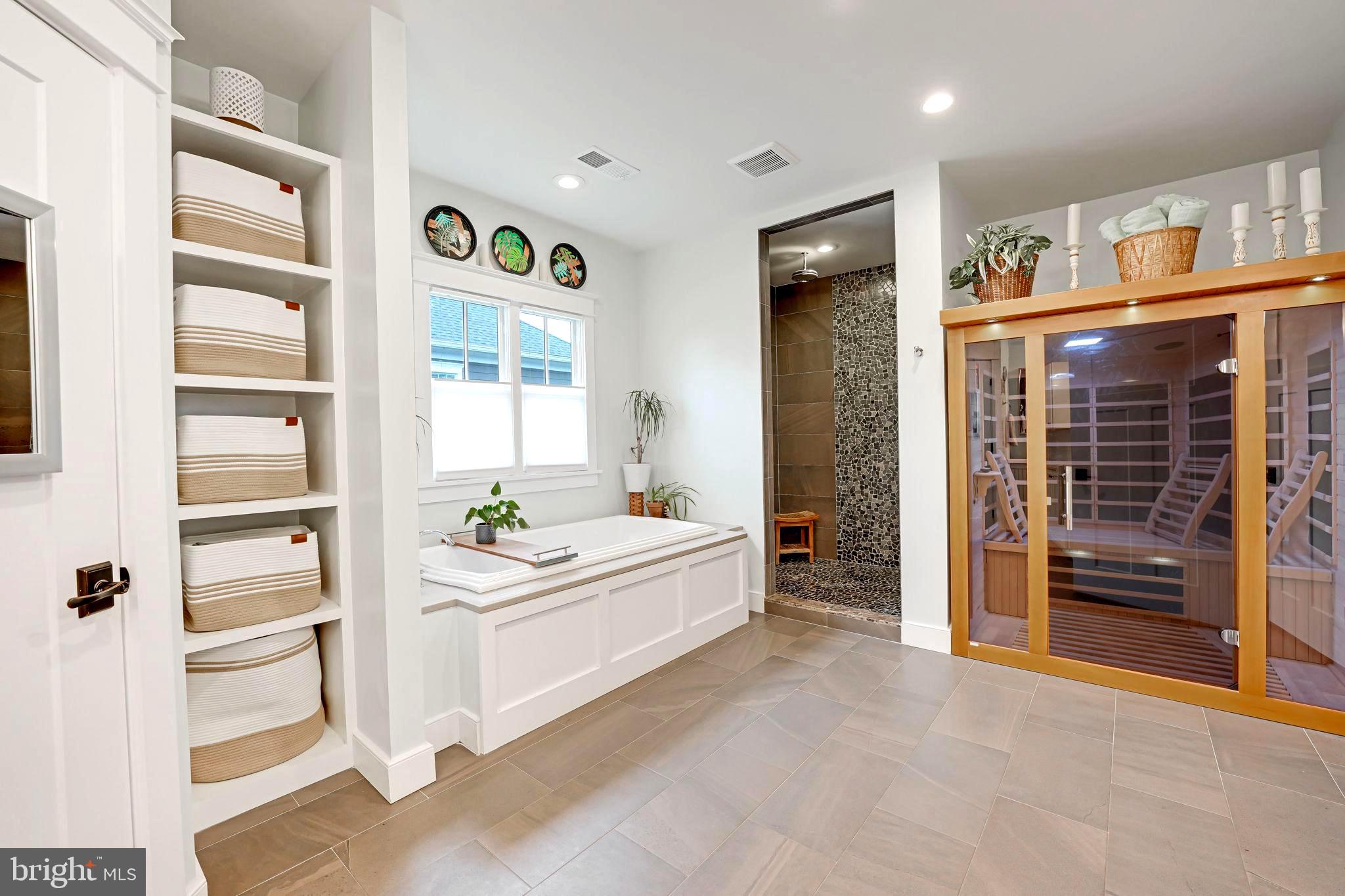 MURMURING PINES - Residential