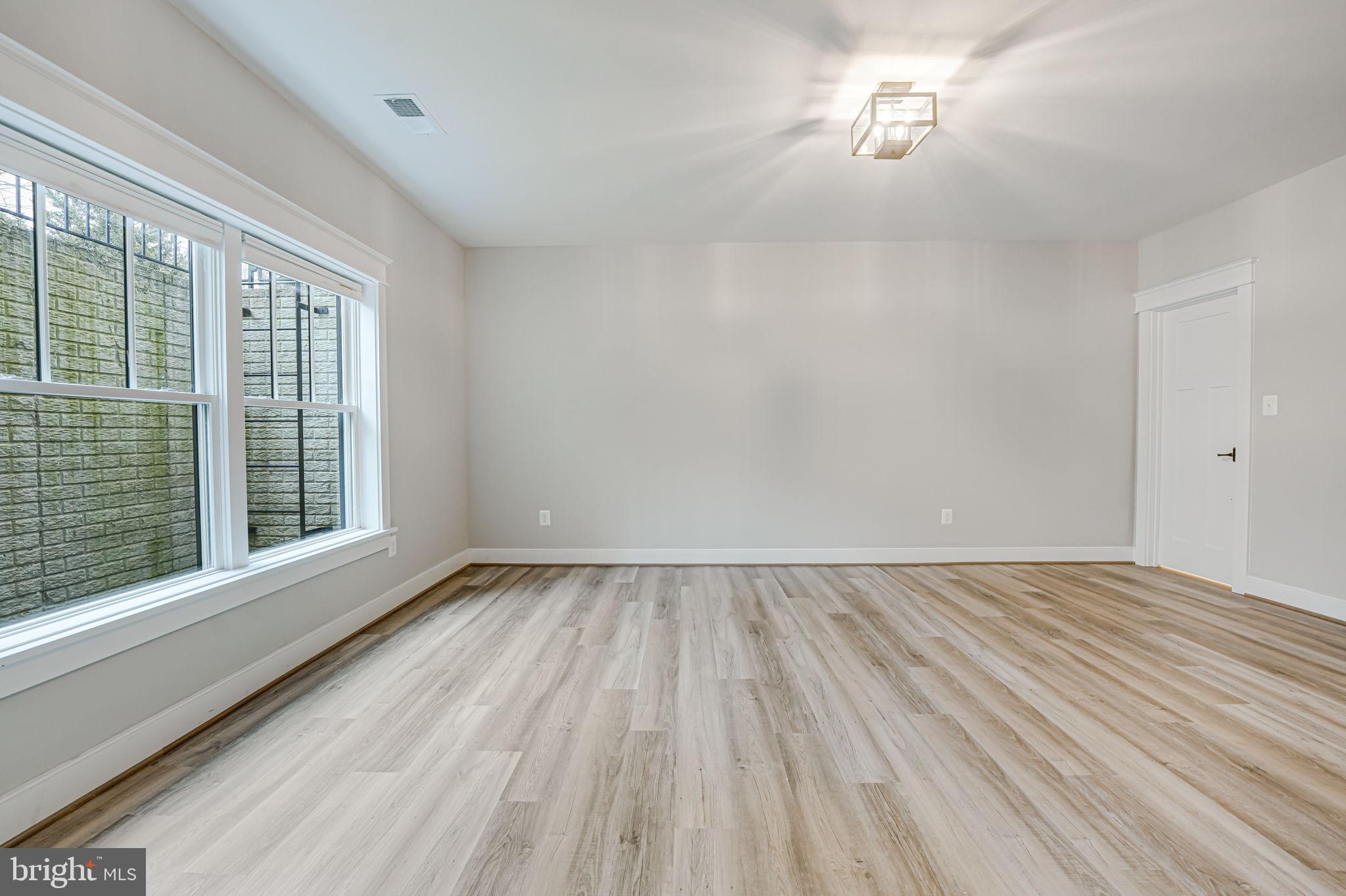 MURMURING PINES - Residential