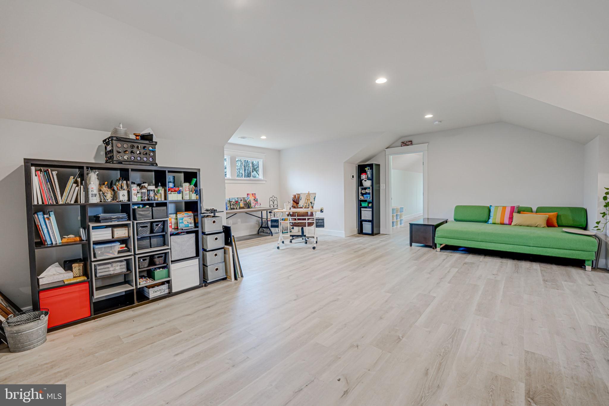 MURMURING PINES - Residential