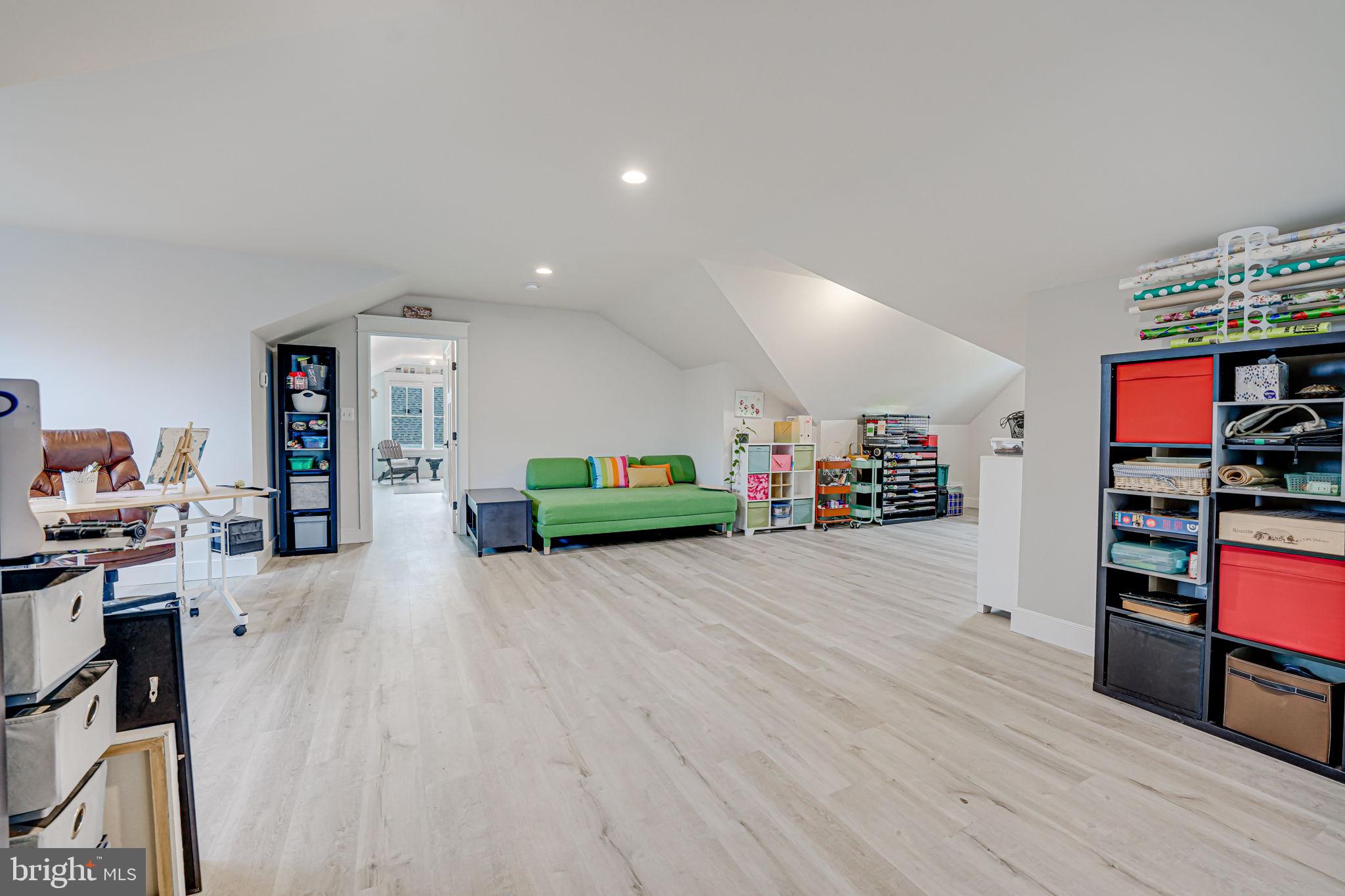 MURMURING PINES - Residential