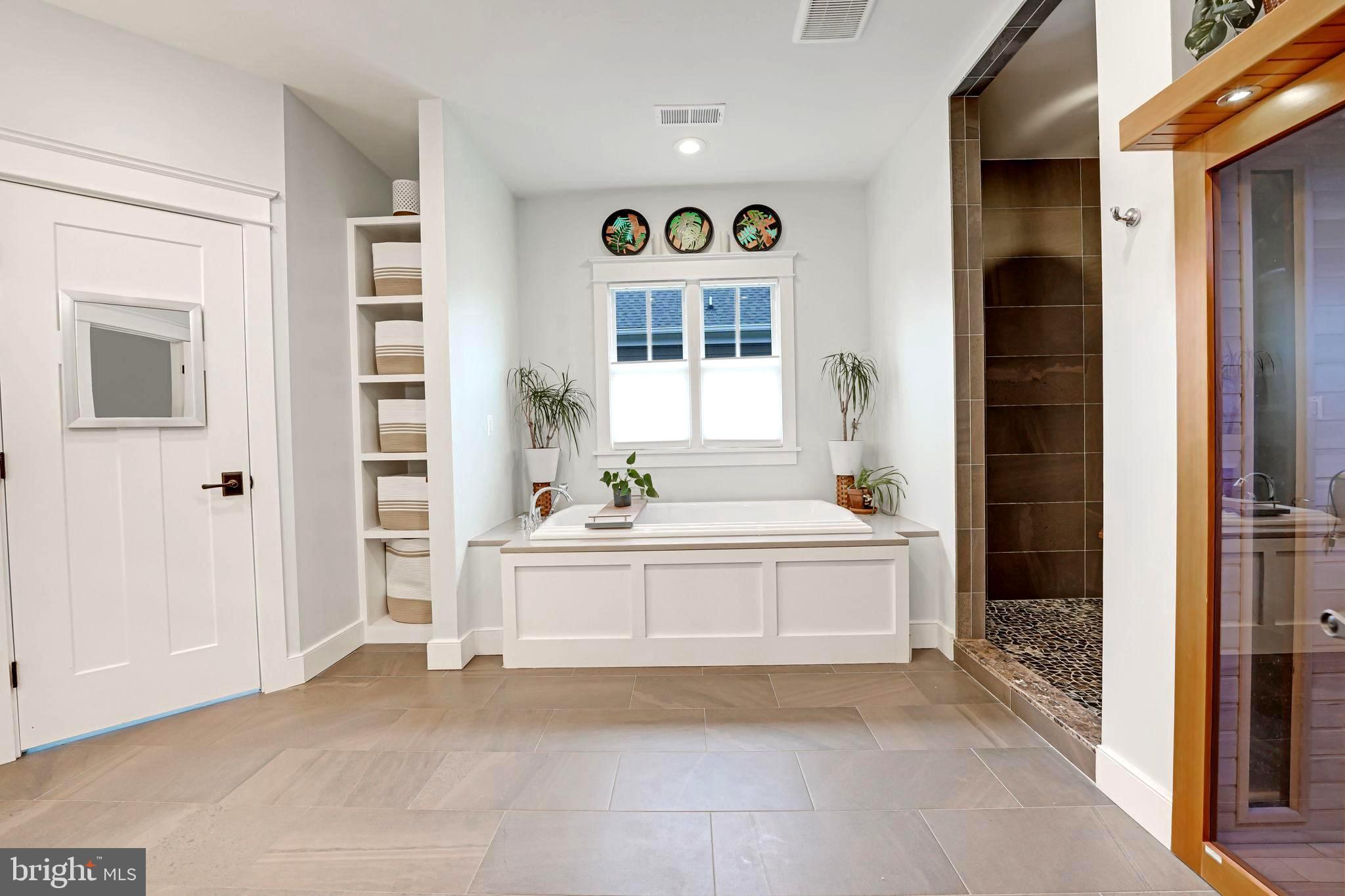 MURMURING PINES - Residential