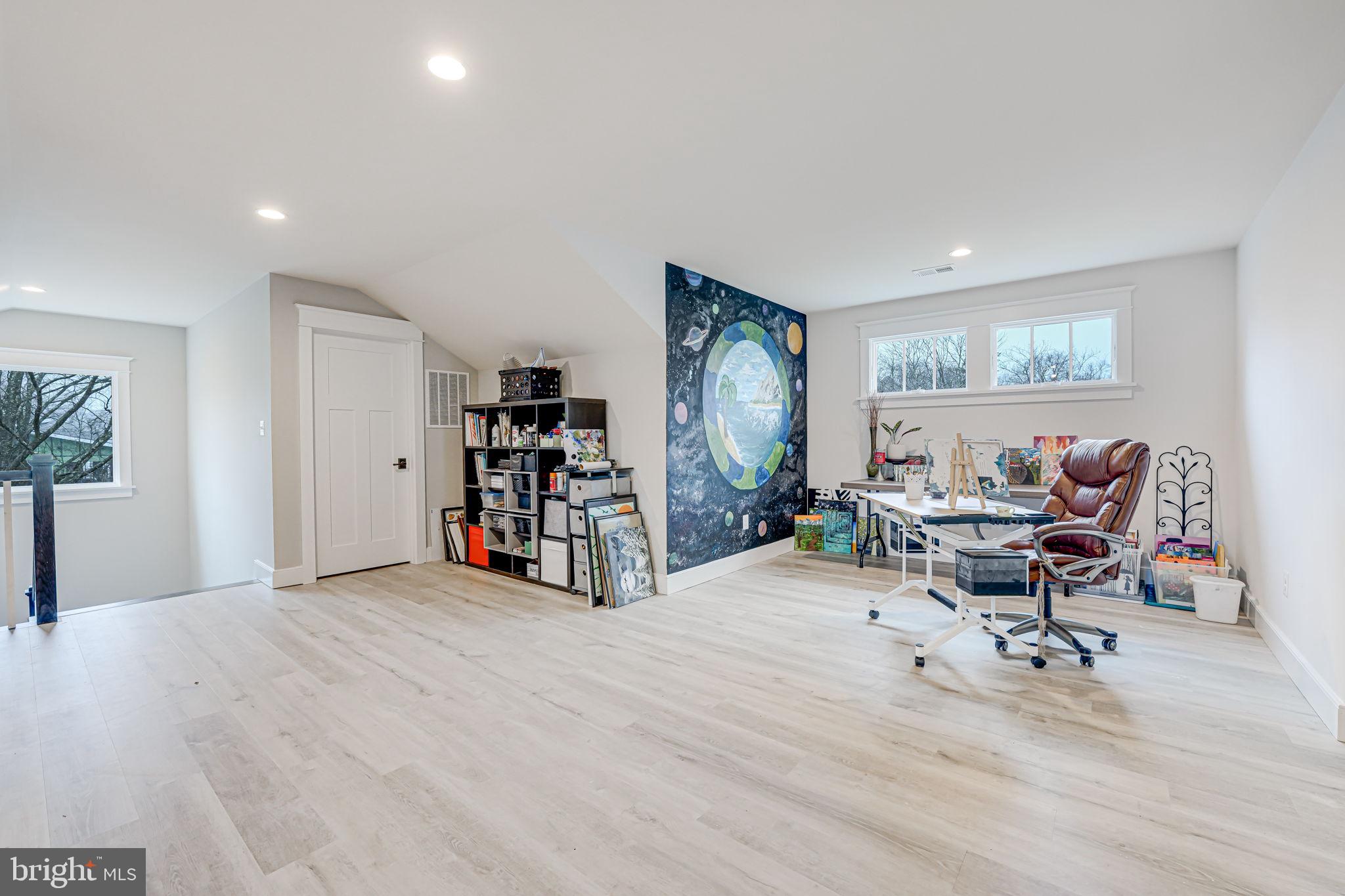 MURMURING PINES - Residential