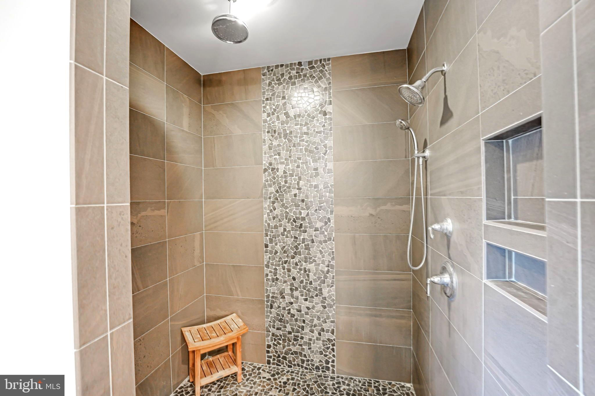 MURMURING PINES - Residential