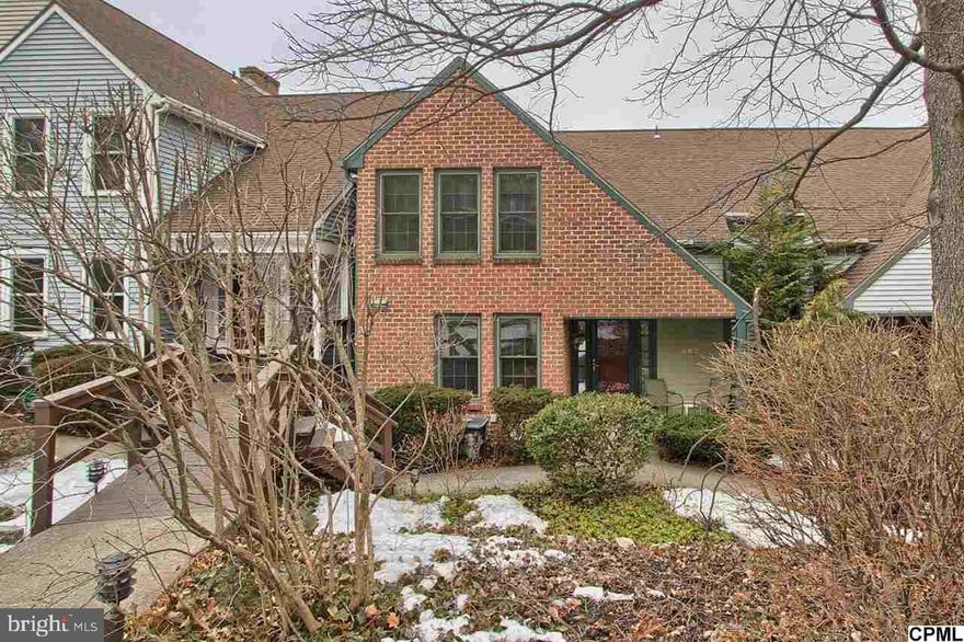 Immaculate Oakmont 2-BR Townhome in move-in condition. Neutral colors thru out on all levels. Eat-in kitchen w/ceramic floors & corian countertops. Pass thru to LR/DR combo w/gas FP, large sitting area & atrium doors to screened porch offering beautiful views. FF Den w/built-ins provides add'l living area. MBR suite w/full bath & WIC. Entertain in the LL FR w/wet bar & entry to patio. Integral 1-car garage. Minutes from HMC.