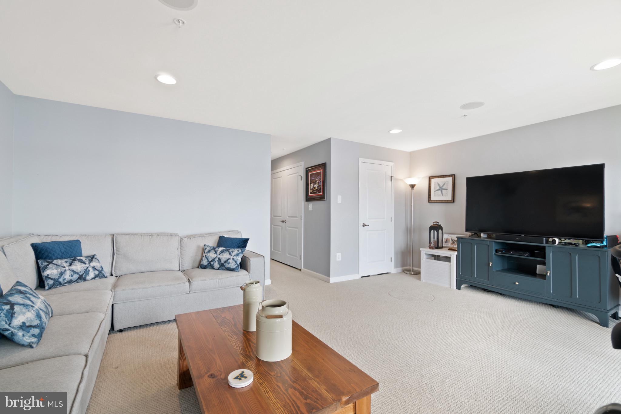 SHELTERED HARBOR - Residential