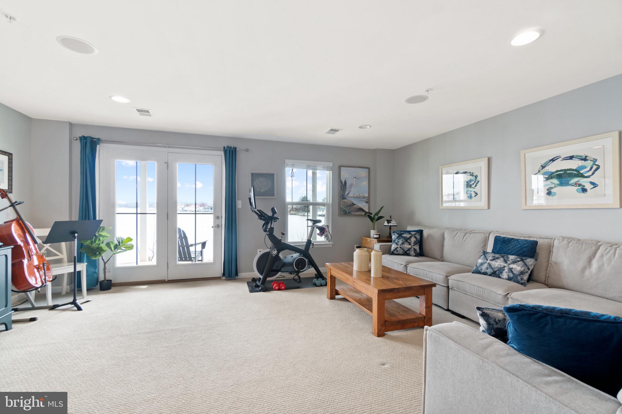 SHELTERED HARBOR - Residential