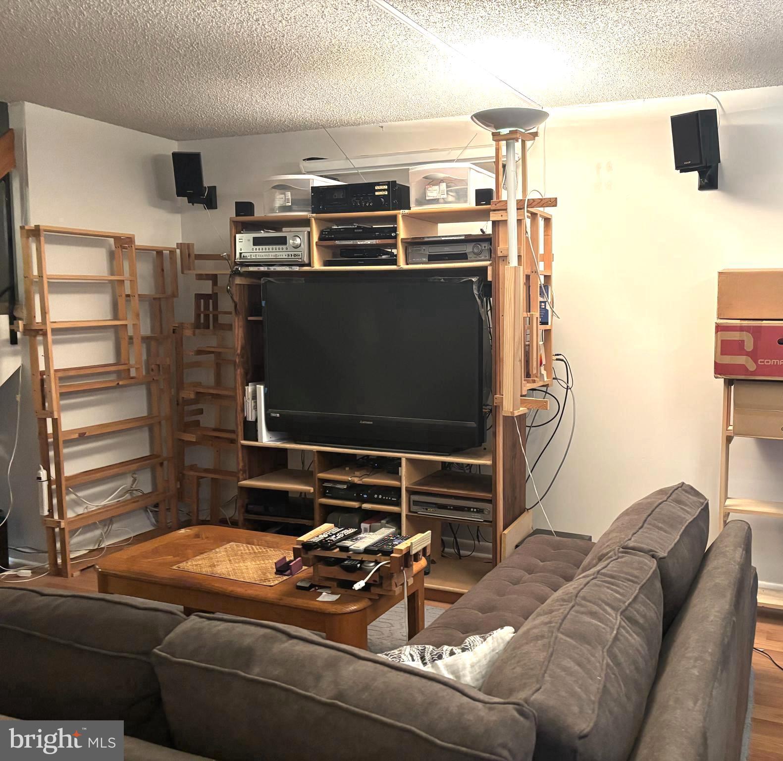 2266 WHITE CORNUS LANE