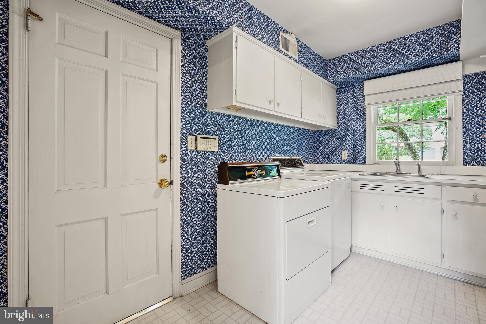 BRADLEY HILLS GROVE - Residential