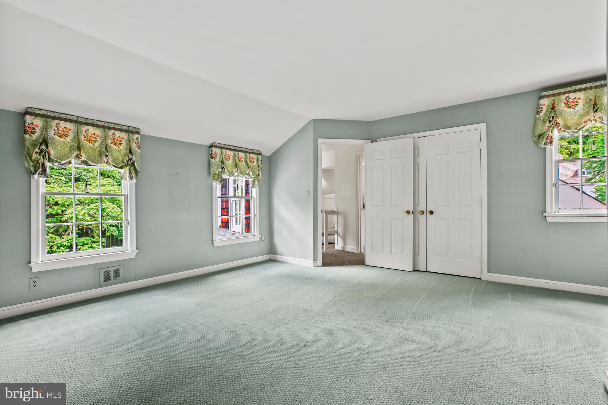 BRADLEY HILLS GROVE - Residential