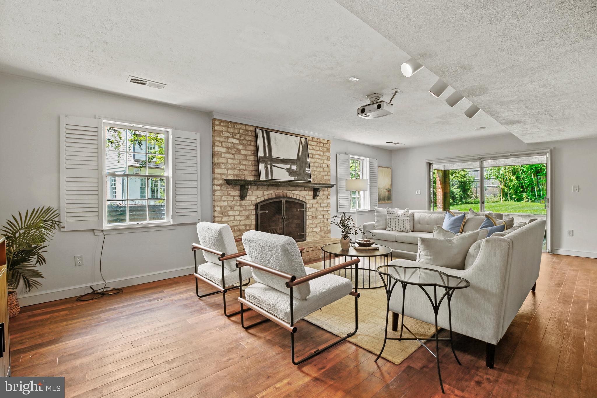 BRADLEY HILLS GROVE - Residential