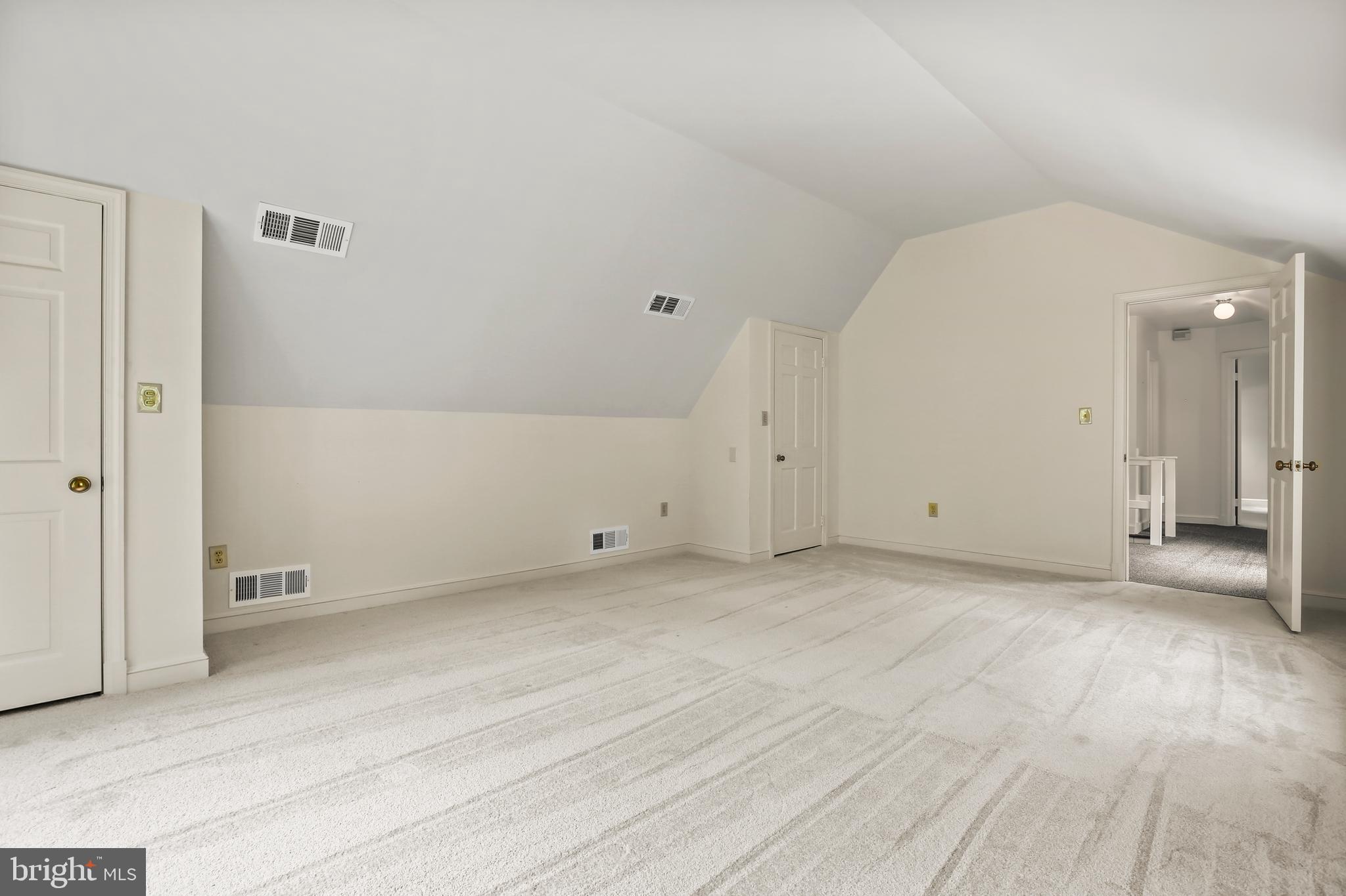 BRADLEY HILLS GROVE - Residential