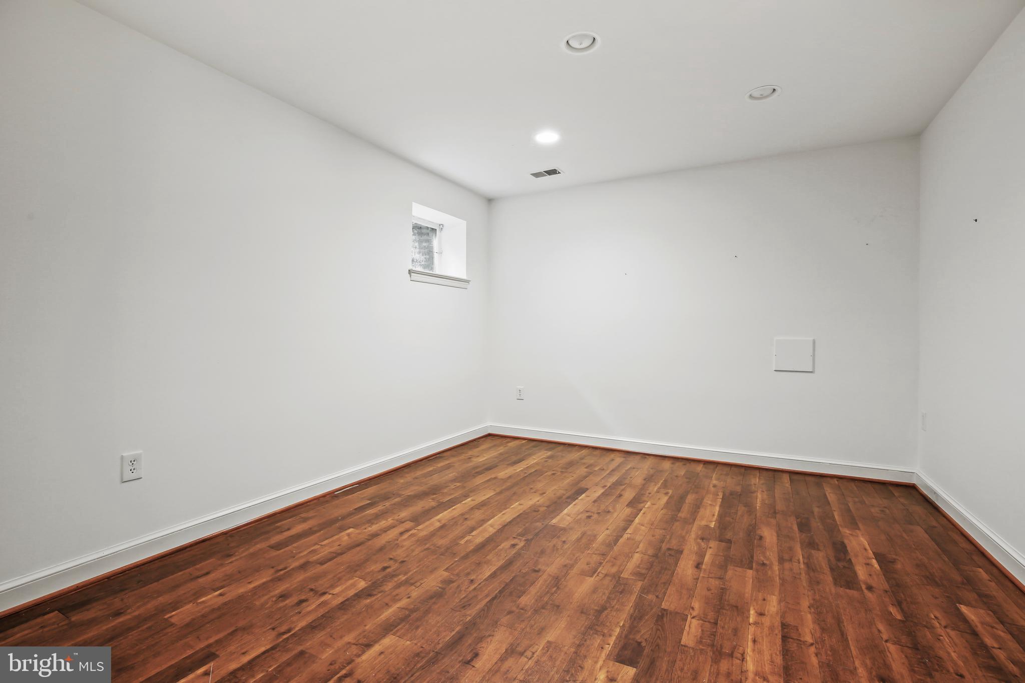 BRADLEY HILLS GROVE - Residential