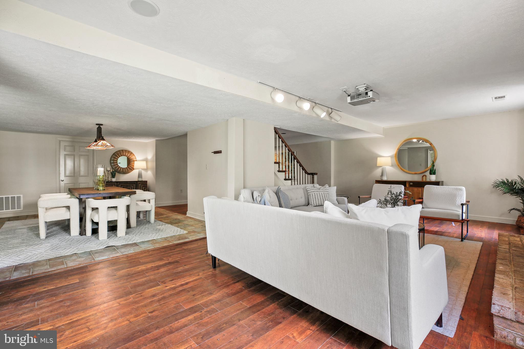 BRADLEY HILLS GROVE - Residential