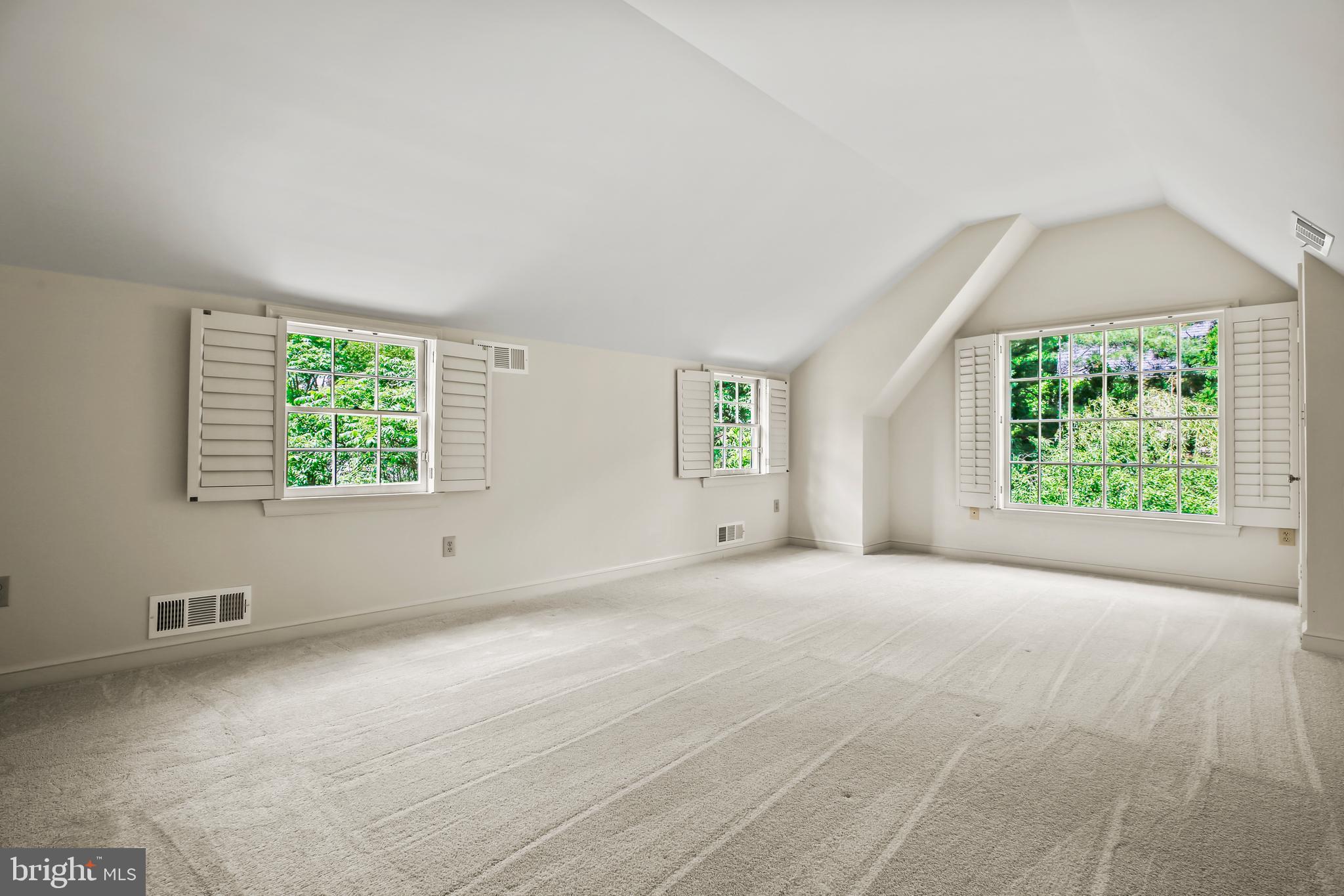 BRADLEY HILLS GROVE - Residential