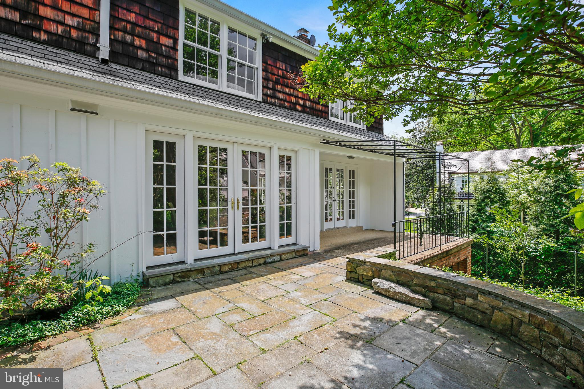 BRADLEY HILLS GROVE - Residential