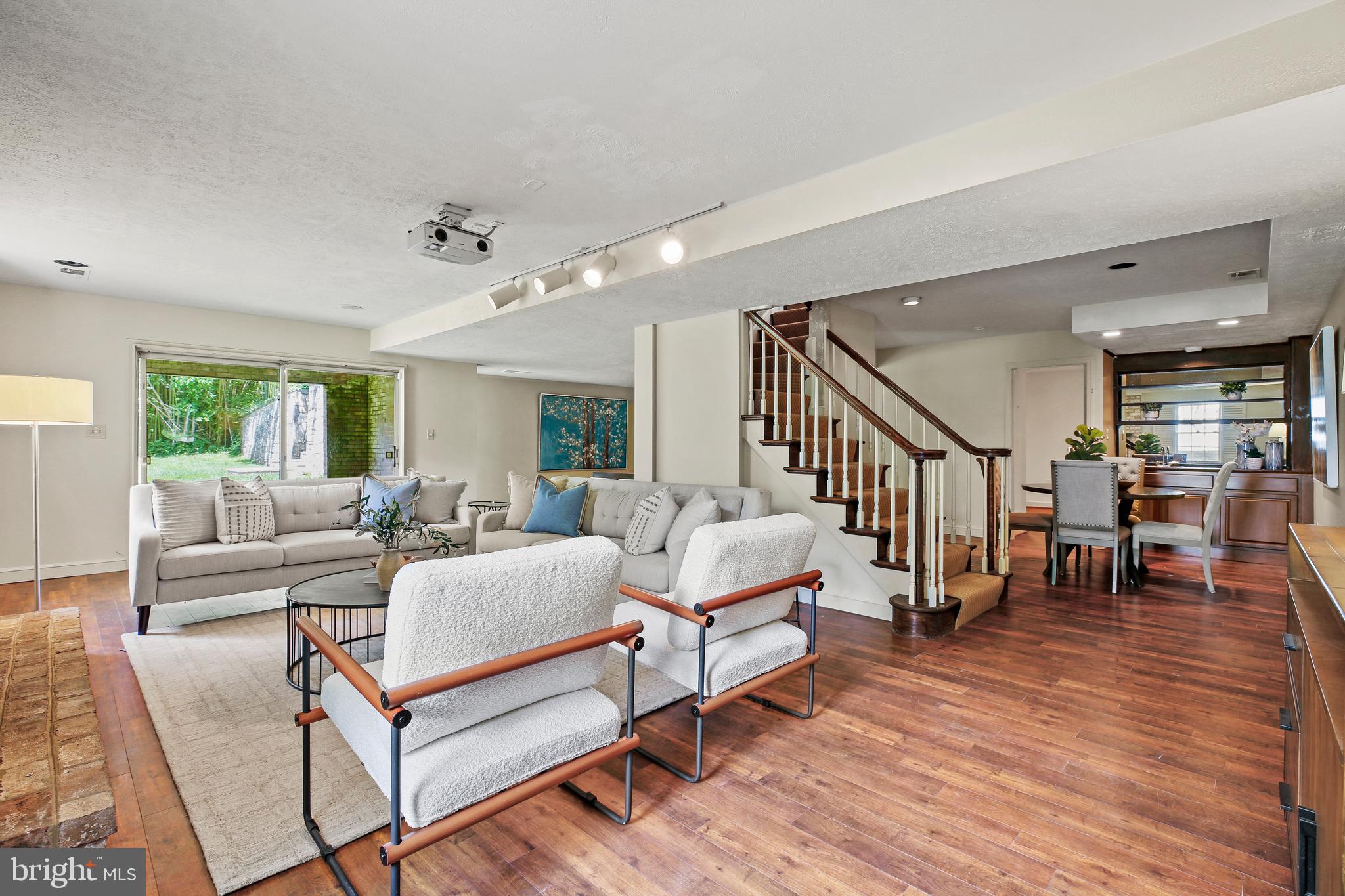 BRADLEY HILLS GROVE - Residential