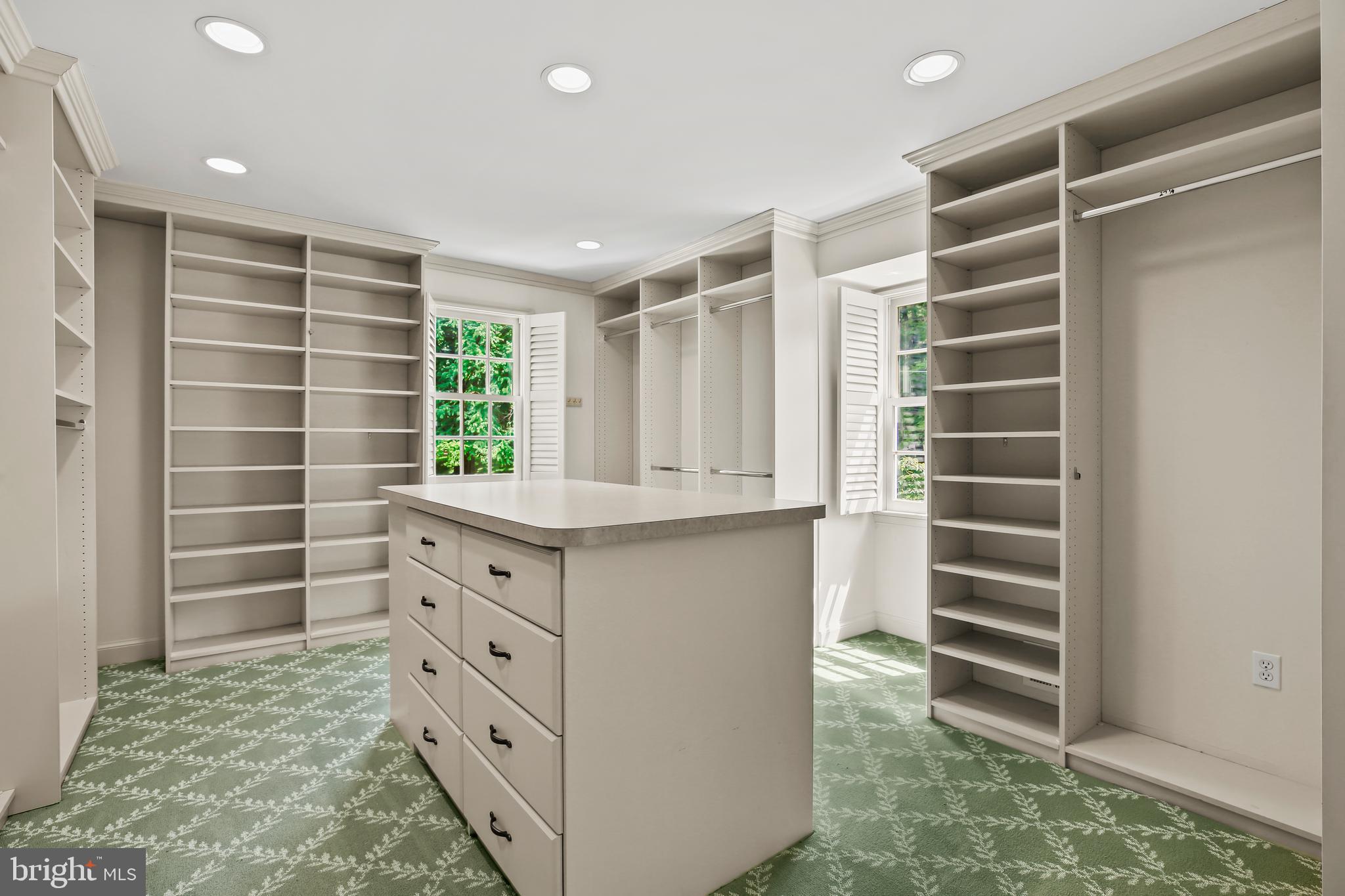 BRADLEY HILLS GROVE - Residential