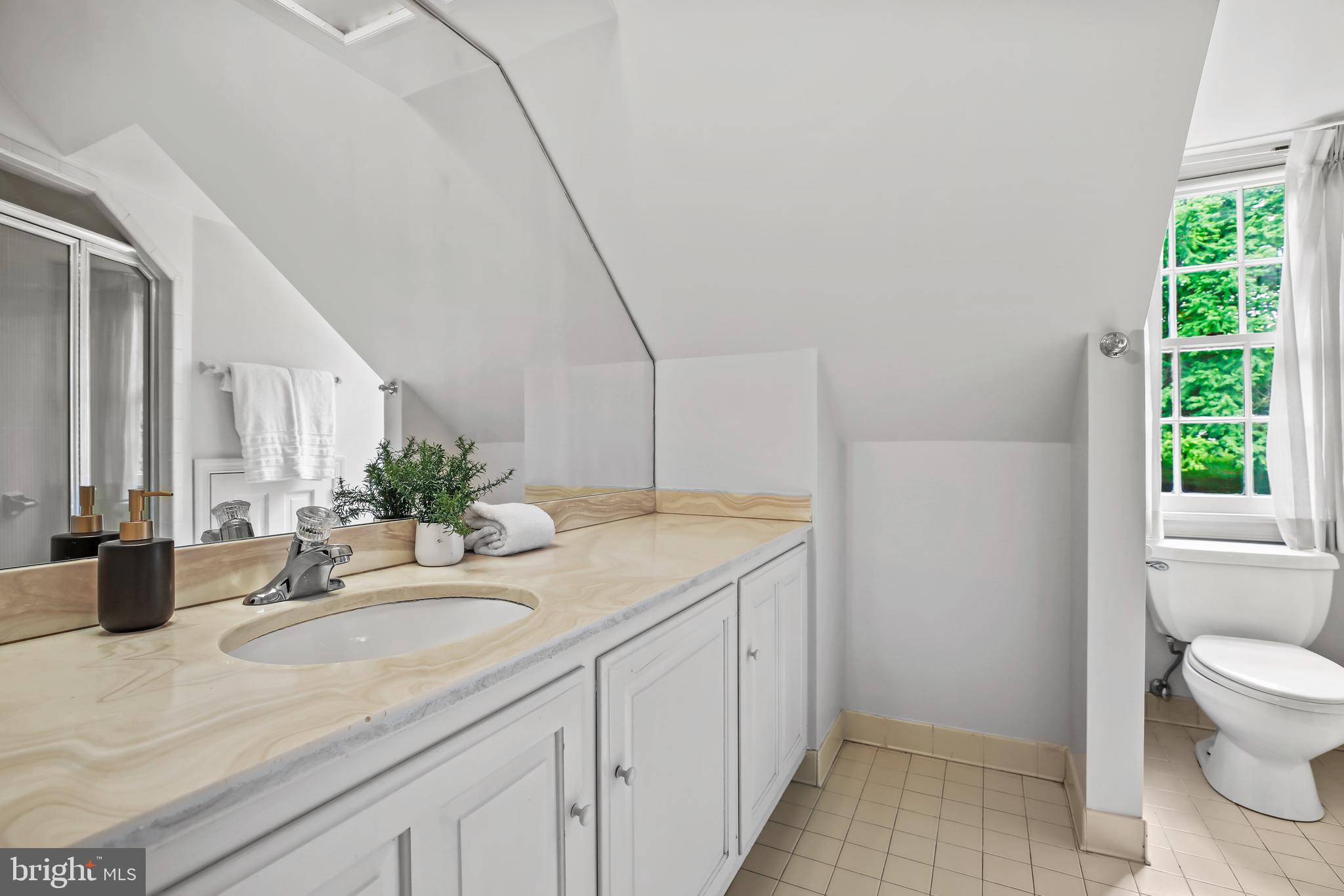 BRADLEY HILLS GROVE - Residential