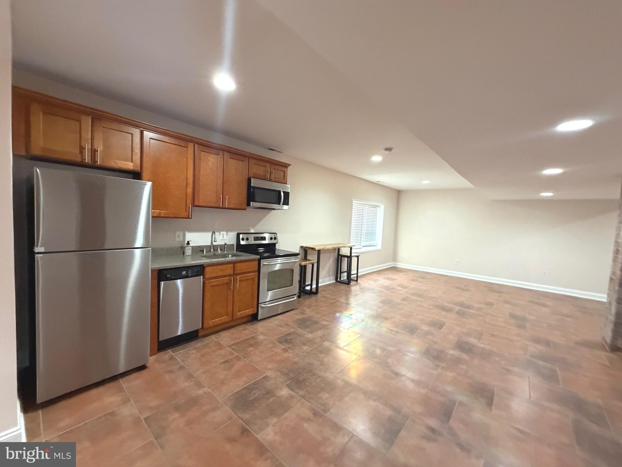 ADDISON HEIGHTS - Residential Lease